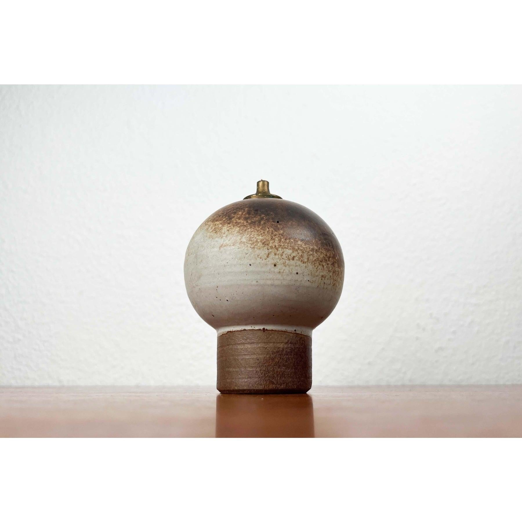 Lámpara de aceite de cerámica danesa de Studio Pottery de mediados de siglo de Aage Würtz, 1956 en venta 1