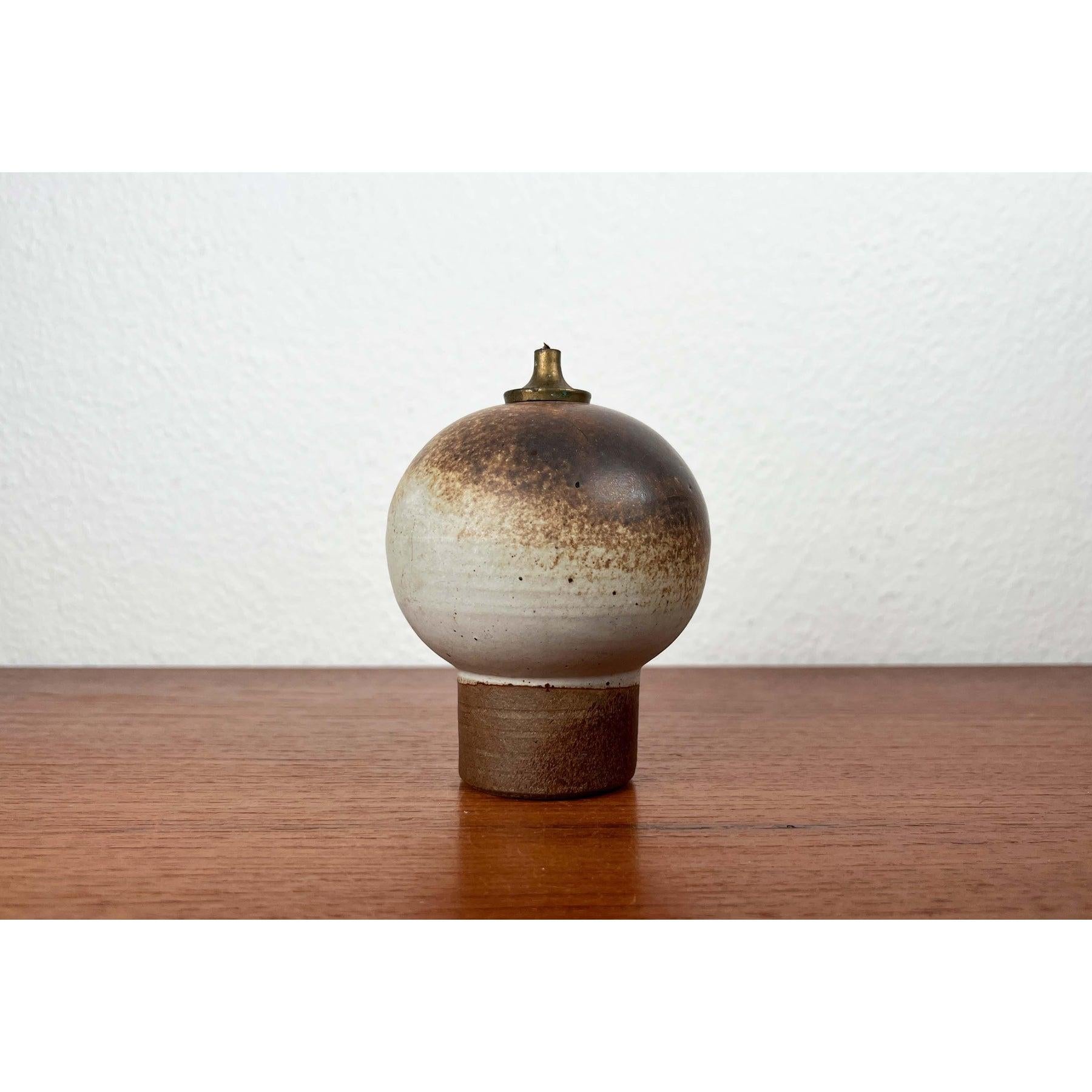 Lámpara de aceite de cerámica danesa de Studio Pottery de mediados de siglo de Aage Würtz, 1956 en venta 2