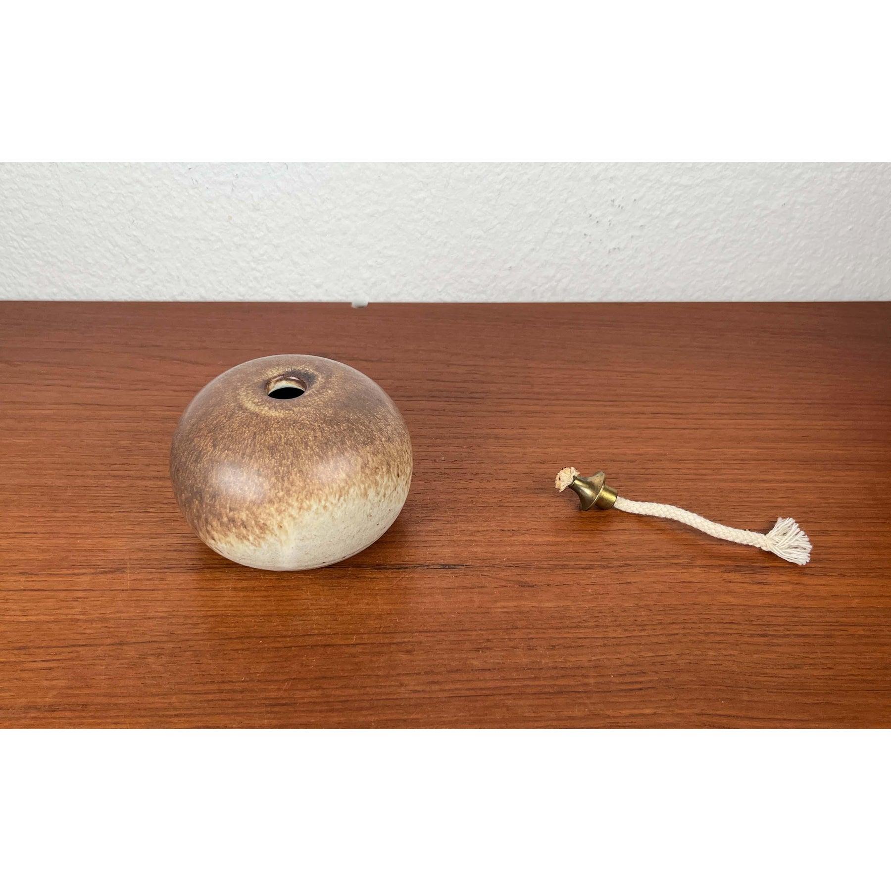 Lámpara de aceite de Studio Pottery danesa moderna de mediados de siglo de Aage Würtz, años 60 siglo XX en venta