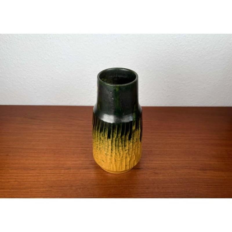 Vaso in studio danese moderno di metà secolo di Ernst Pottery, Faxe, anni '60 in vendita 10