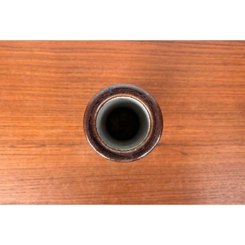 Moderne dänische Studio Pottery Vase aus der Jahrhundertmitte von Hanne Stentoj, 1960er Jahre (Tonware) im Angebot