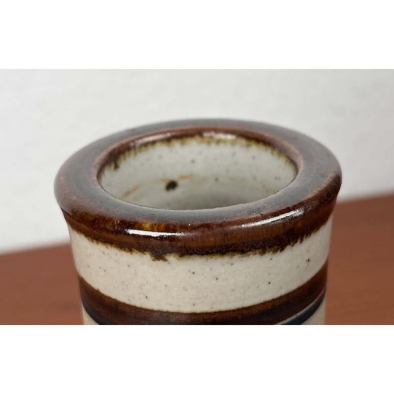 Moderne dänische Studio Pottery Vase aus der Jahrhundertmitte von Hanne Stentoj, 1960er Jahre im Angebot 1