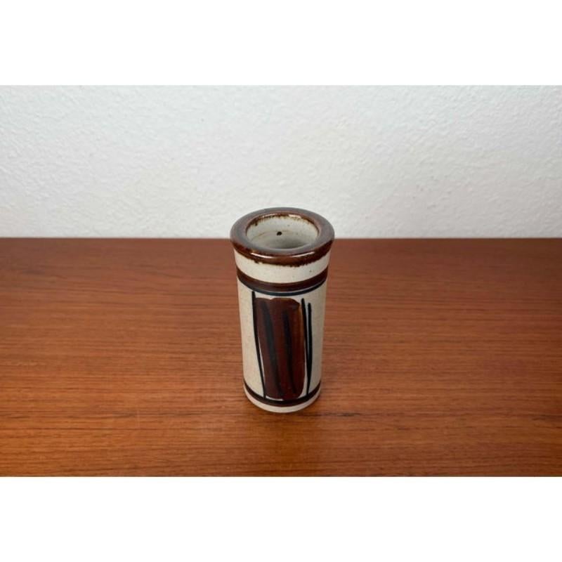Moderne dänische Studio Pottery Vase aus der Jahrhundertmitte von Hanne Stentoj, 1960er Jahre im Angebot 2