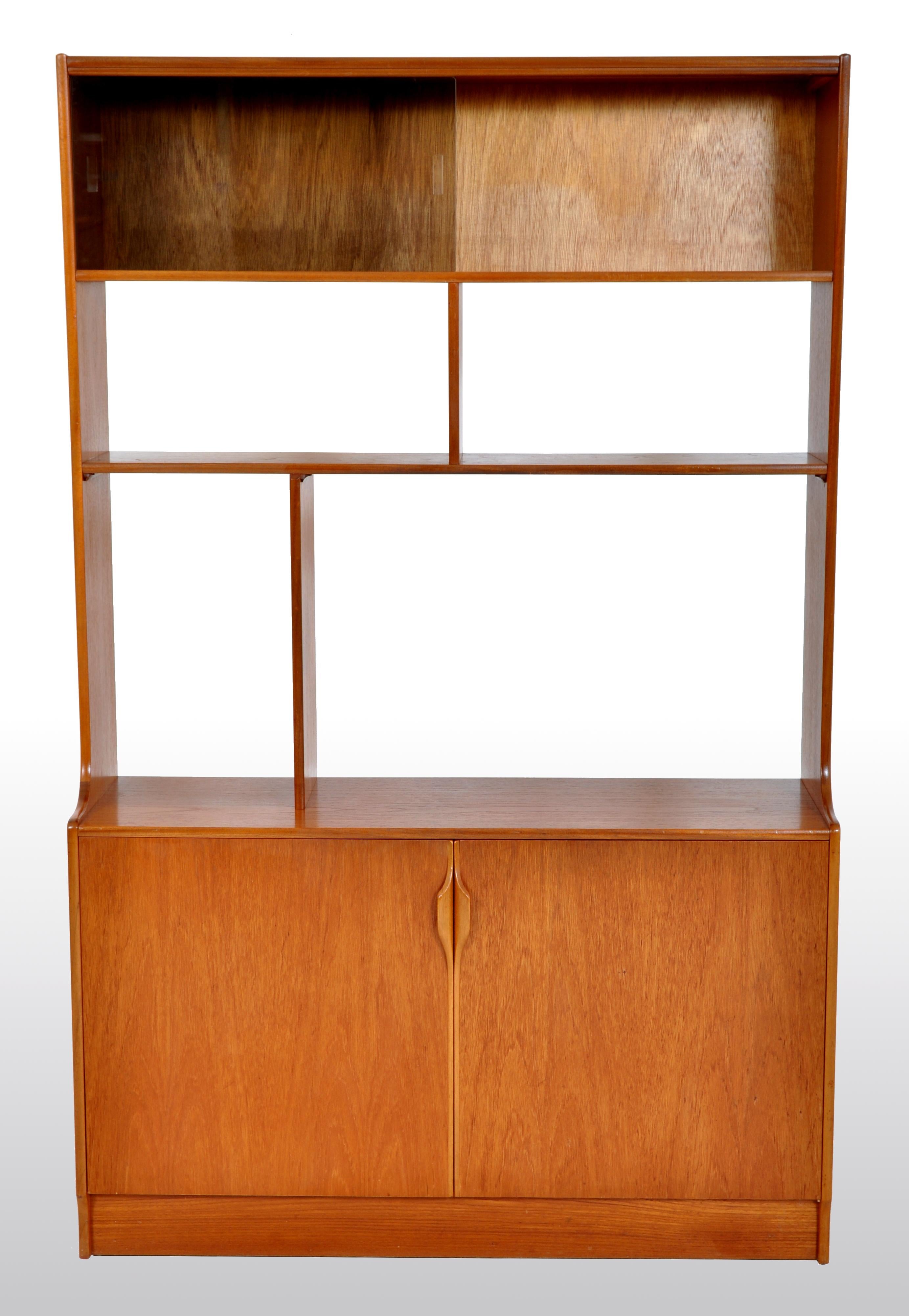 Mid-Century Modern Danish Style Bookcase / Wall Unit / in Teak by S Form, 1960s In Good Condition In Portland, OR