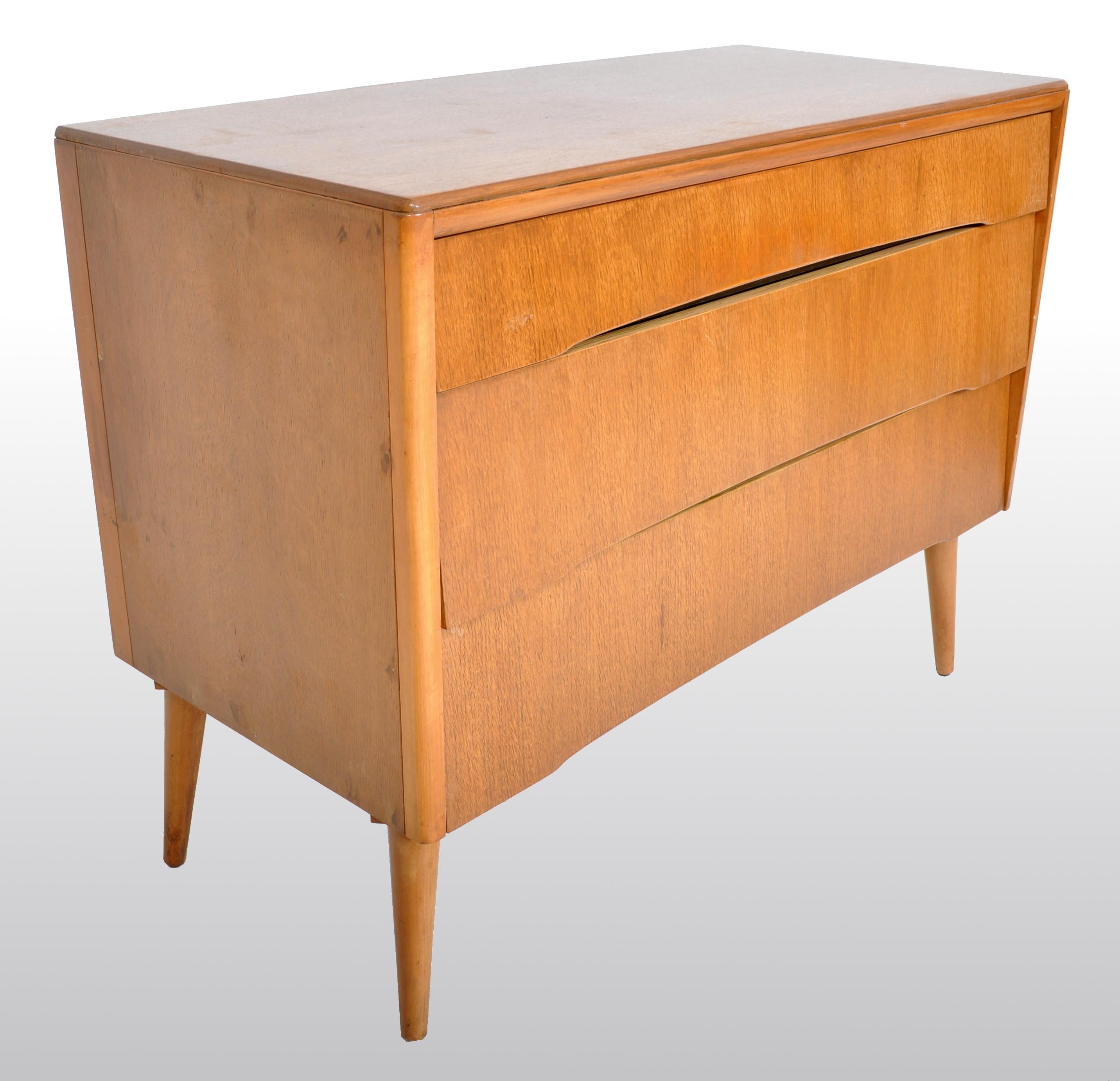 Mid-Century Modern Danish Style Chest of Drawers by Avalon Yatton, 1960s 3