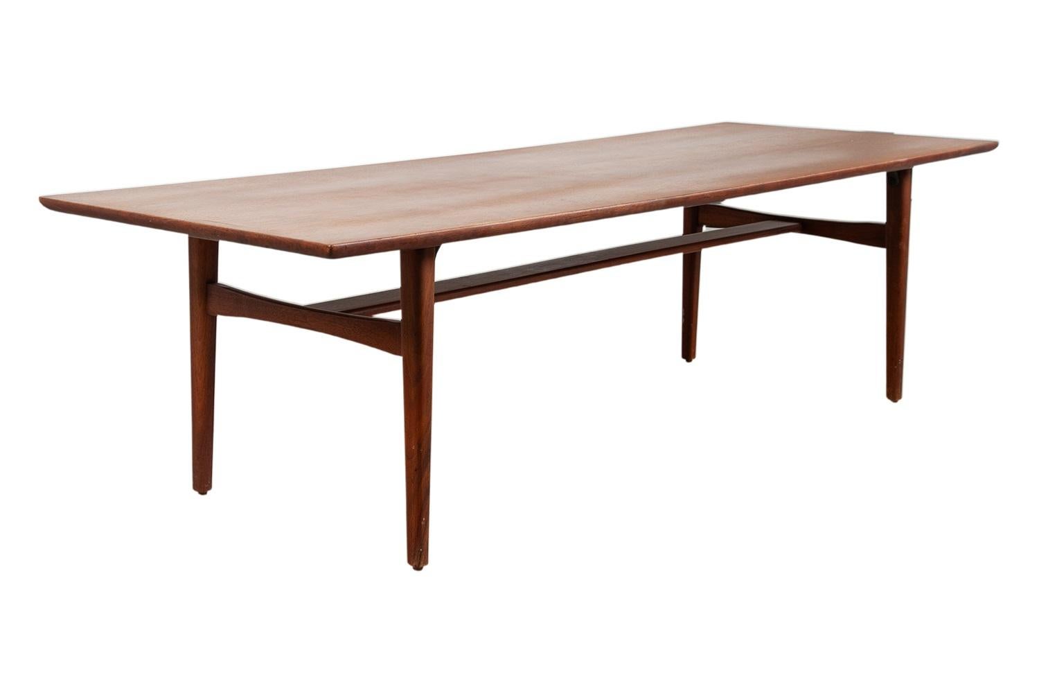 Table basse danoise moderne du milieu du siècle dernier État moyen - En vente à Baltimore, MD