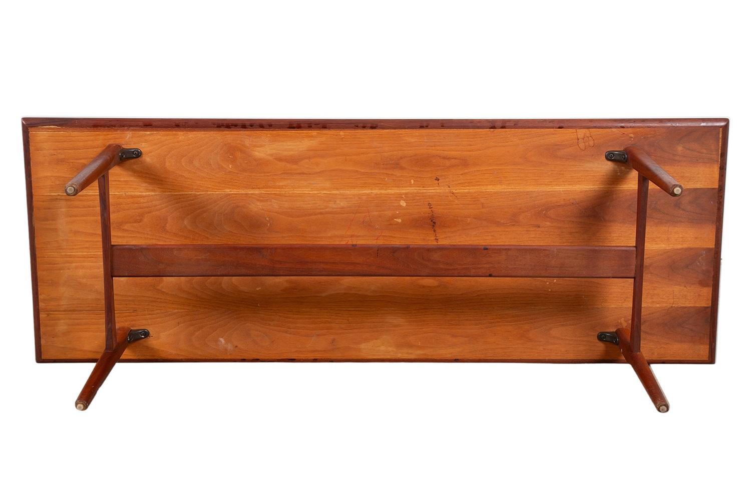 Bois Table basse danoise moderne du milieu du siècle dernier en vente