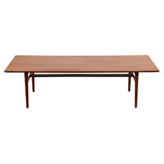 Mid-Century Modern Danish Style Couchtisch
