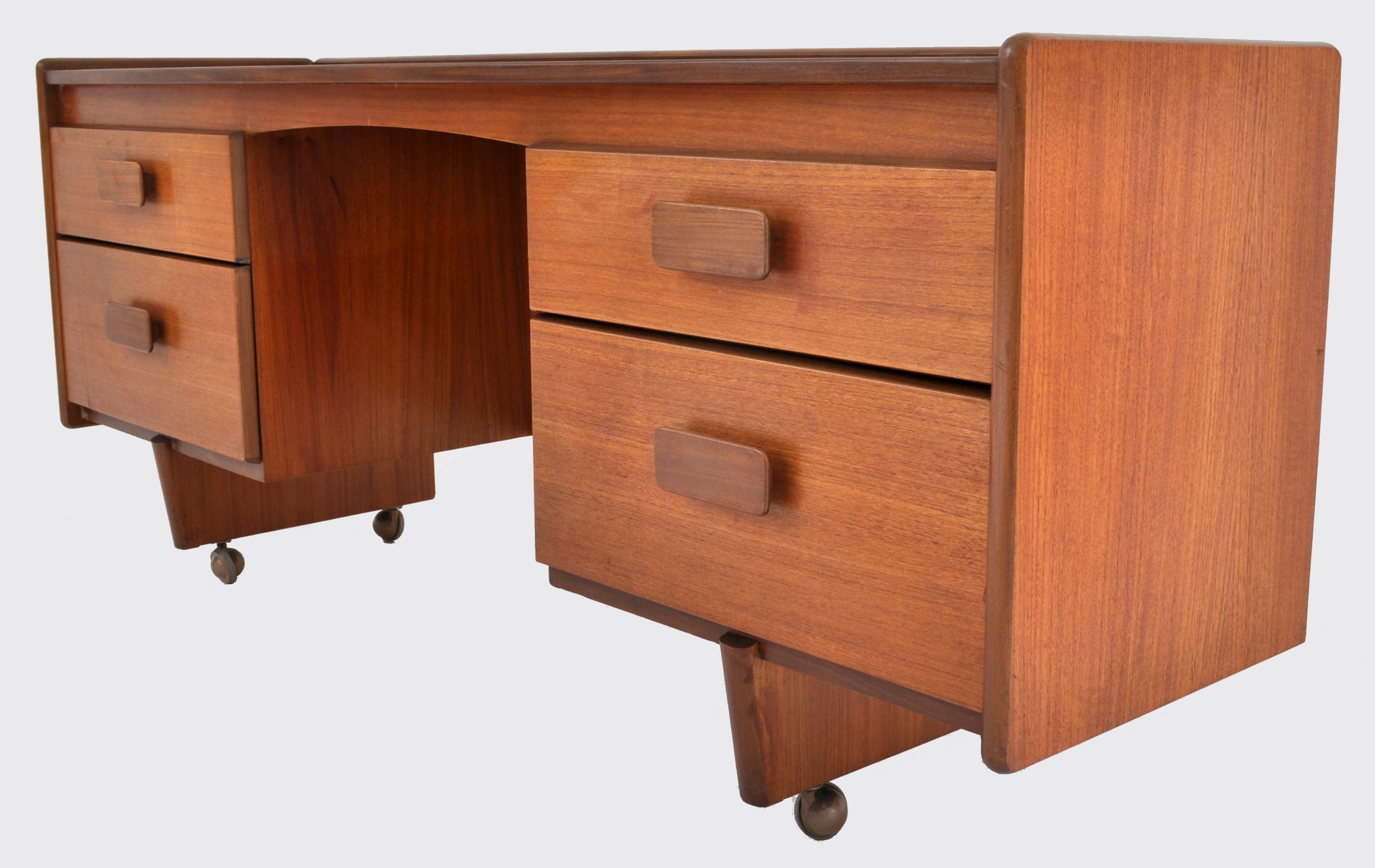 Mid-Century Modern Danish Style Desk in Teak by White & Newton Ltd., 1960s In Good Condition In Portland, OR