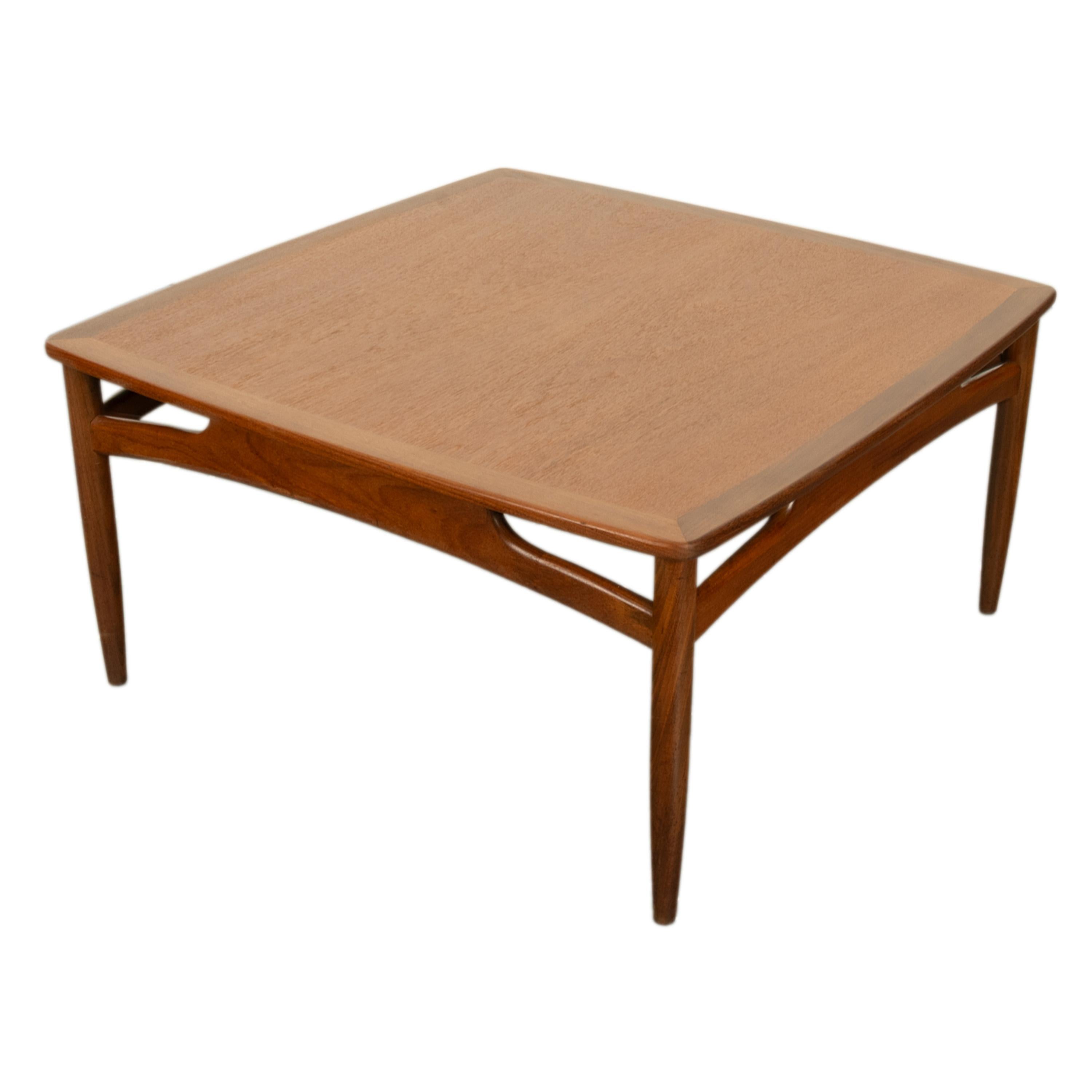 Mesa de centro cuadrada de teca de estilo danés moderno de mediados de siglo GPlan Kofod Larsen 1960 en venta 4