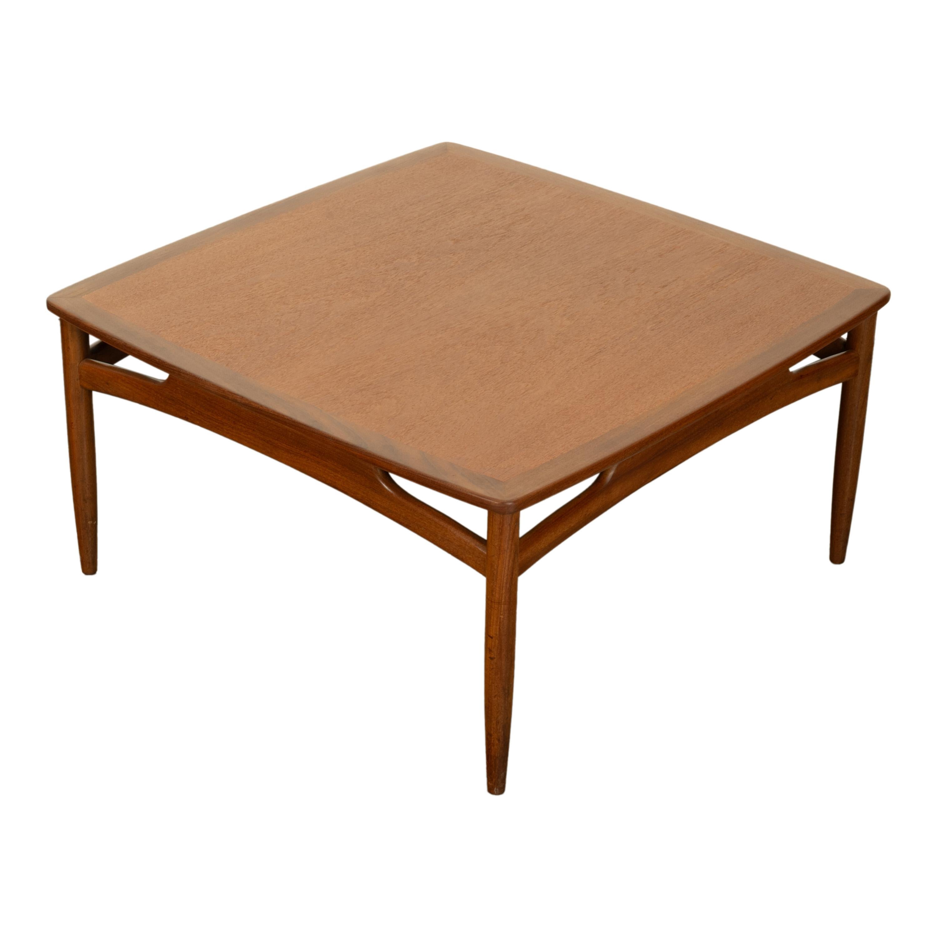 Mesa de centro cuadrada de teca de estilo danés moderno de mediados de siglo GPlan Kofod Larsen 1960 en venta 8