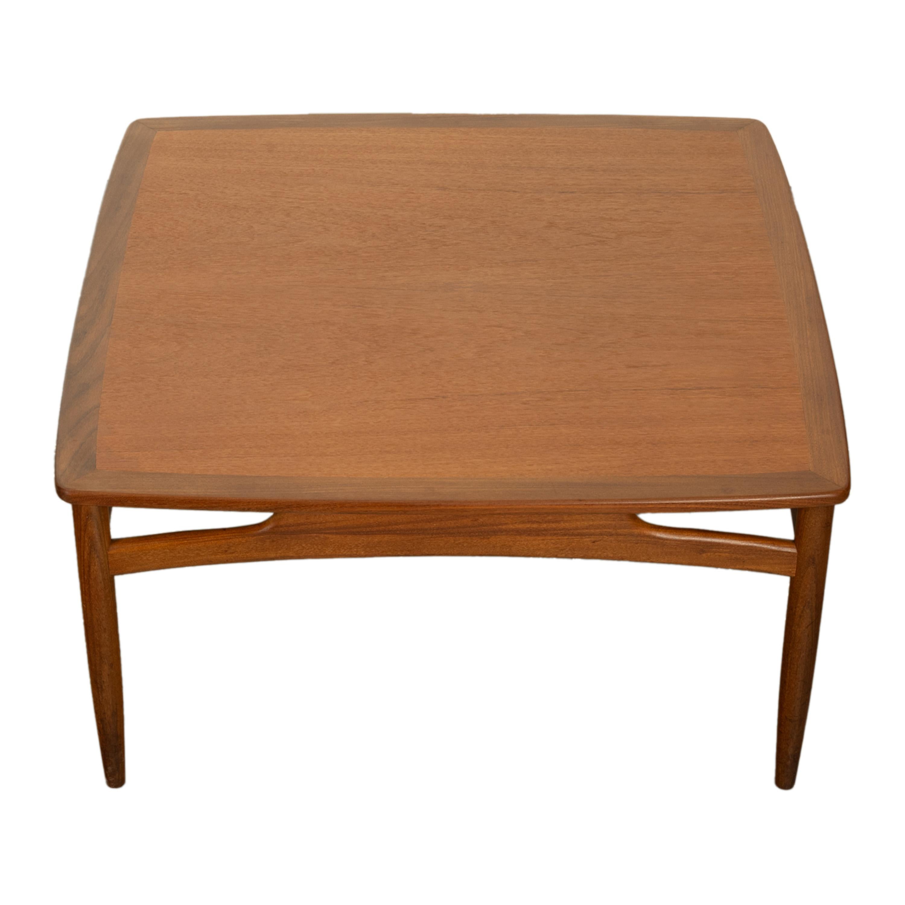Mesa de centro cuadrada de teca de estilo danés moderno de mediados de siglo GPlan Kofod Larsen 1960 en venta 9