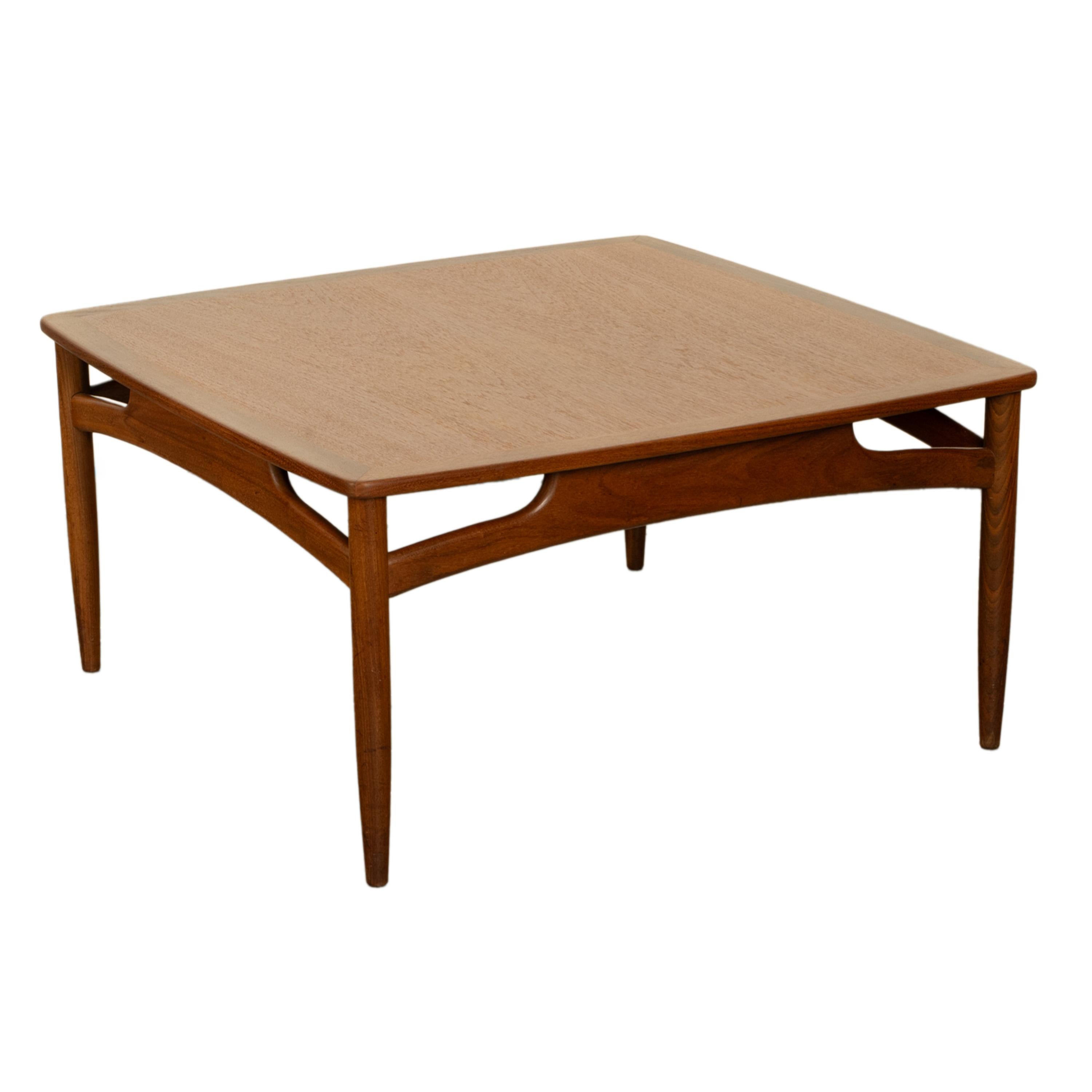 Mesa de centro cuadrada de teca de estilo danés moderno de mediados de siglo GPlan Kofod Larsen 1960 en venta 10