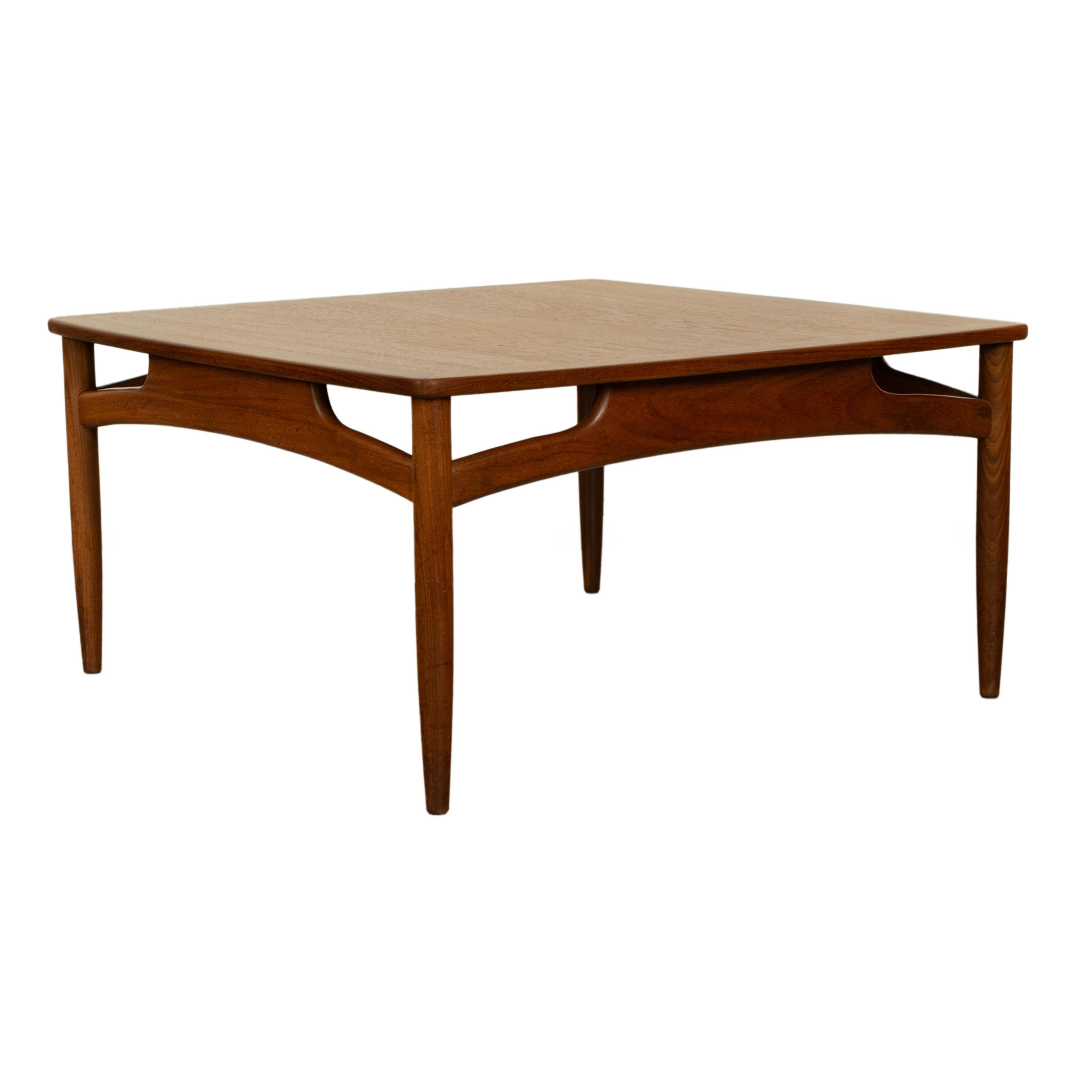 Mesa de centro cuadrada de teca de estilo danés moderno de mediados de siglo GPlan Kofod Larsen 1960 Moderno de mediados de siglo en venta