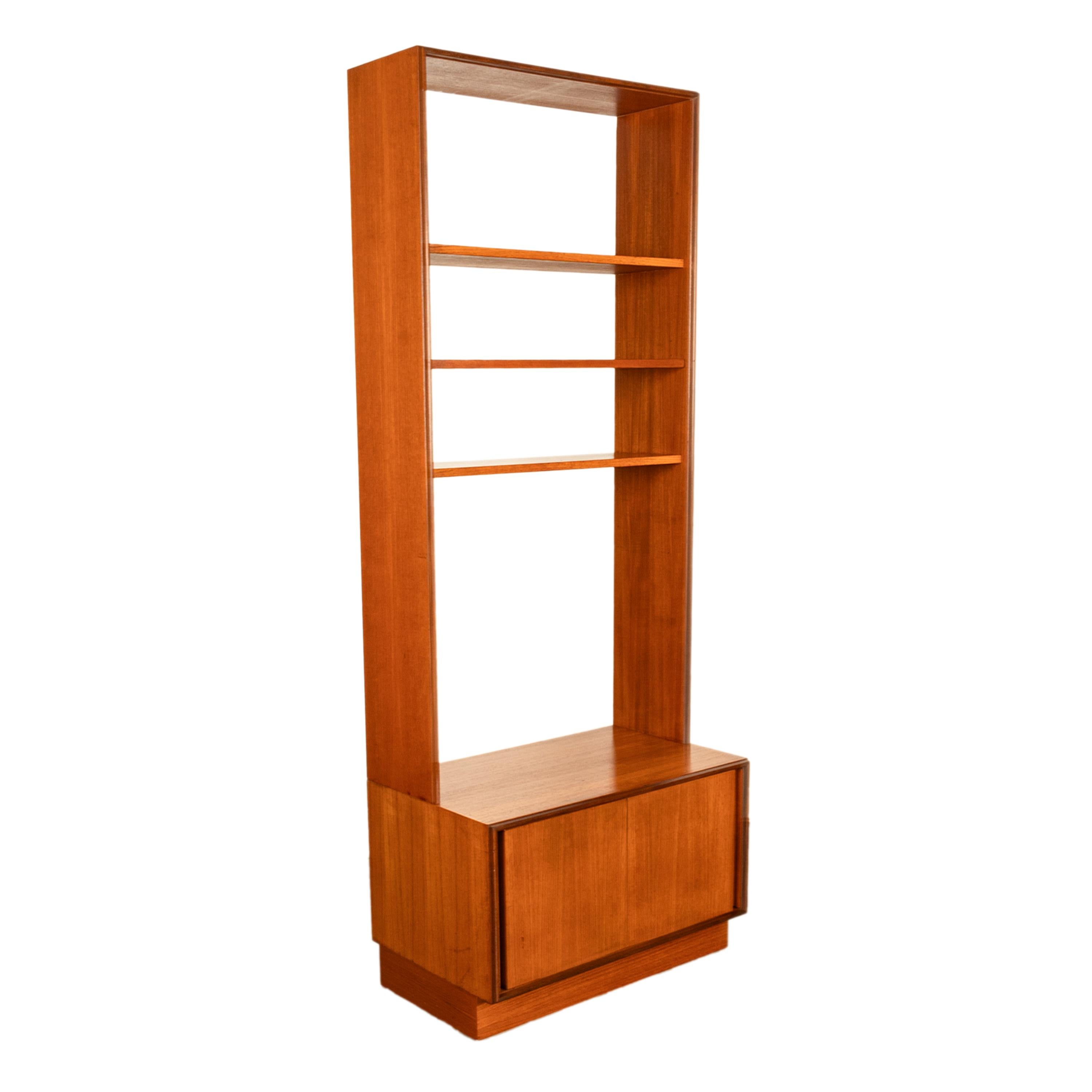 Mid-Century Modern Bibliothèque à cinq sections en teck de style danois moderne du milieu du siècle, 1967 en vente