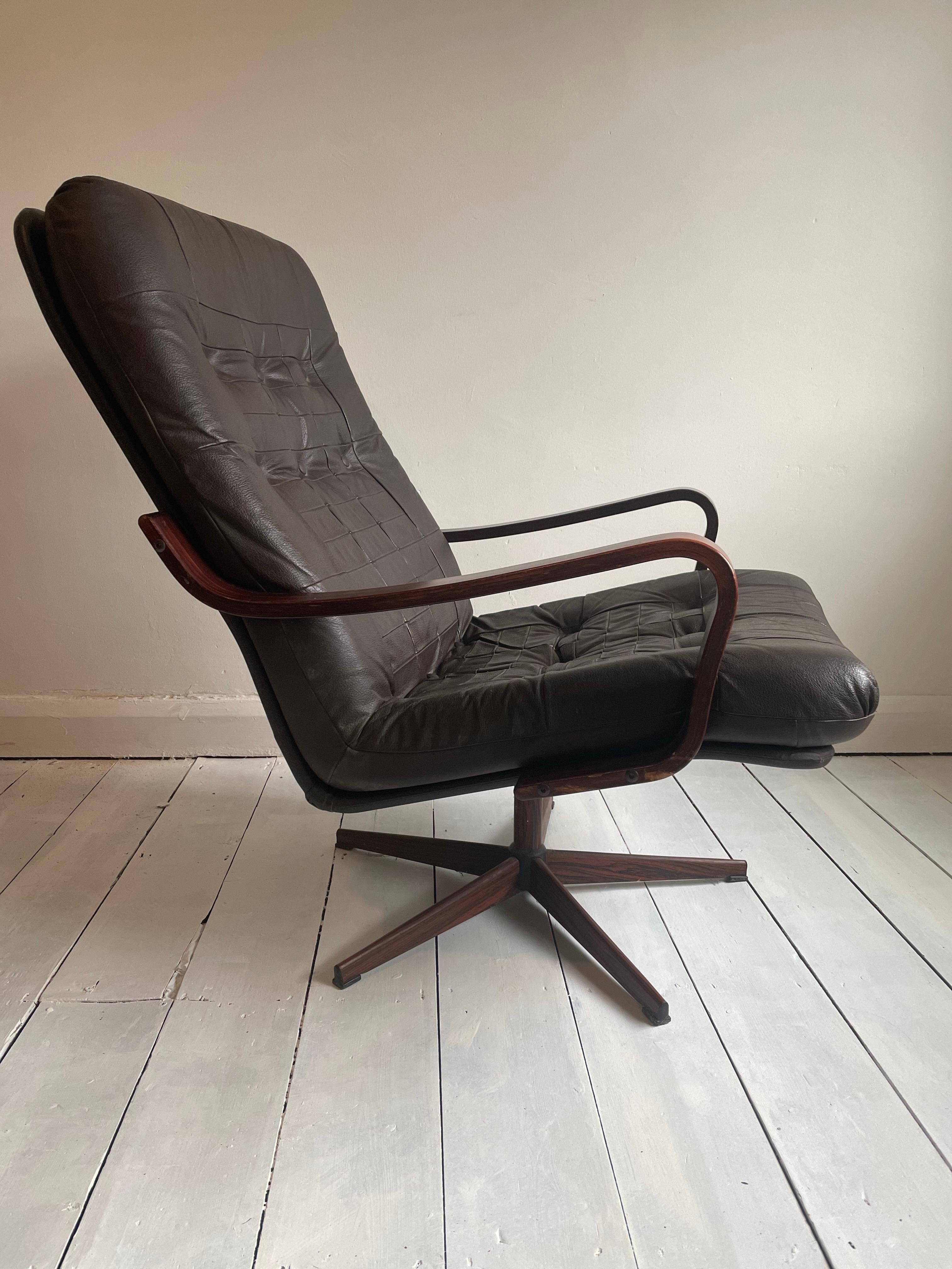 Mid-Century Modern Danish Swivel Chair  In Good Condition For Sale In Oxford, GB