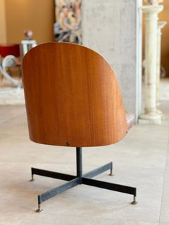 Mid century modern Danish swivel chair with curved back in wood and leather
