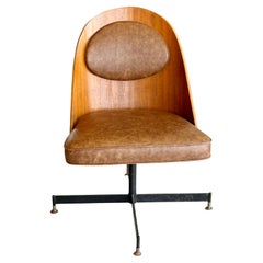 Mid century modern Danish swivel chair with curved back in wood and leather