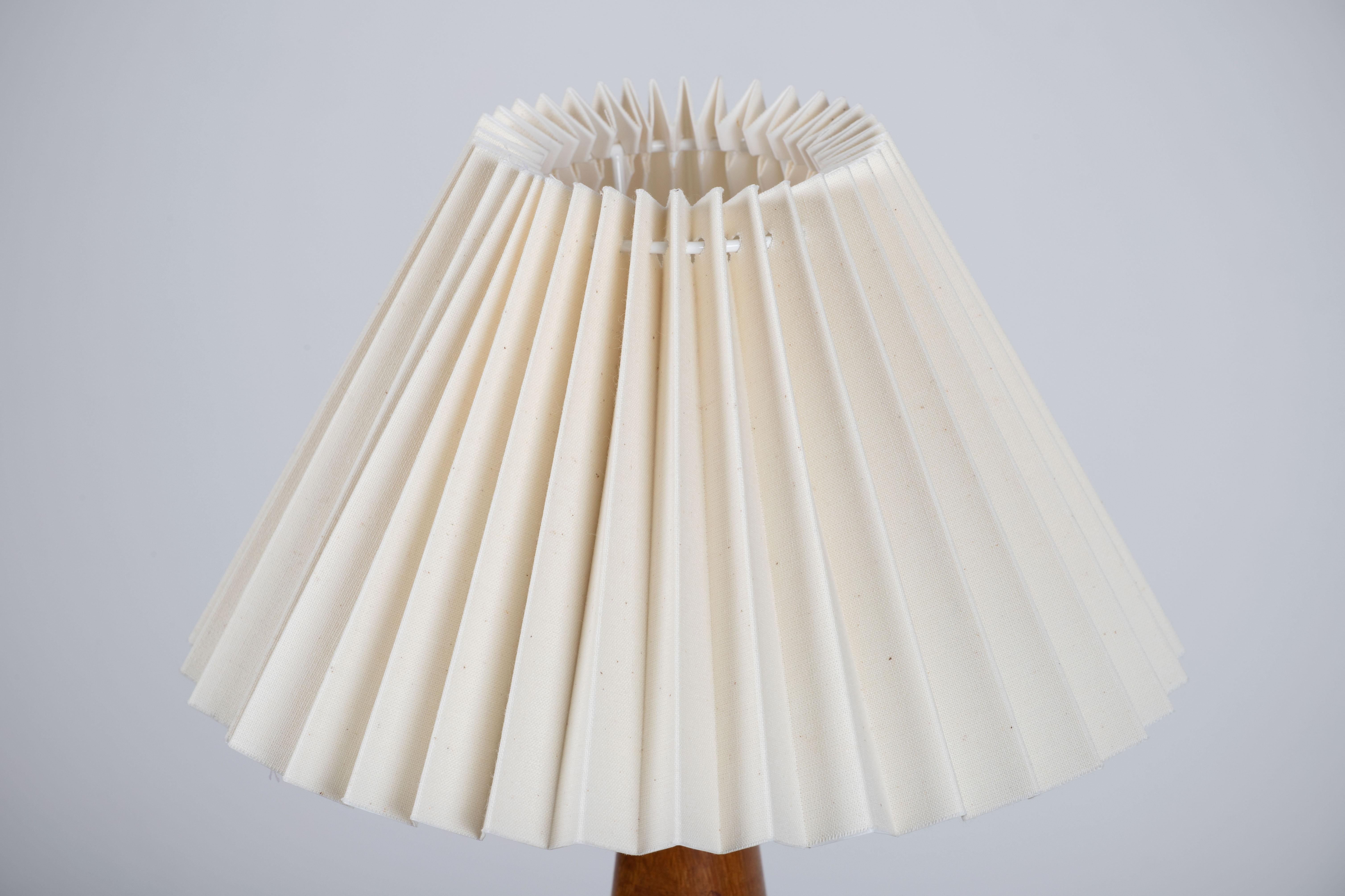 Mid-Century Modern Danish Table Lamp, 1960 In Good Condition For Sale In Wiesbaden, DE