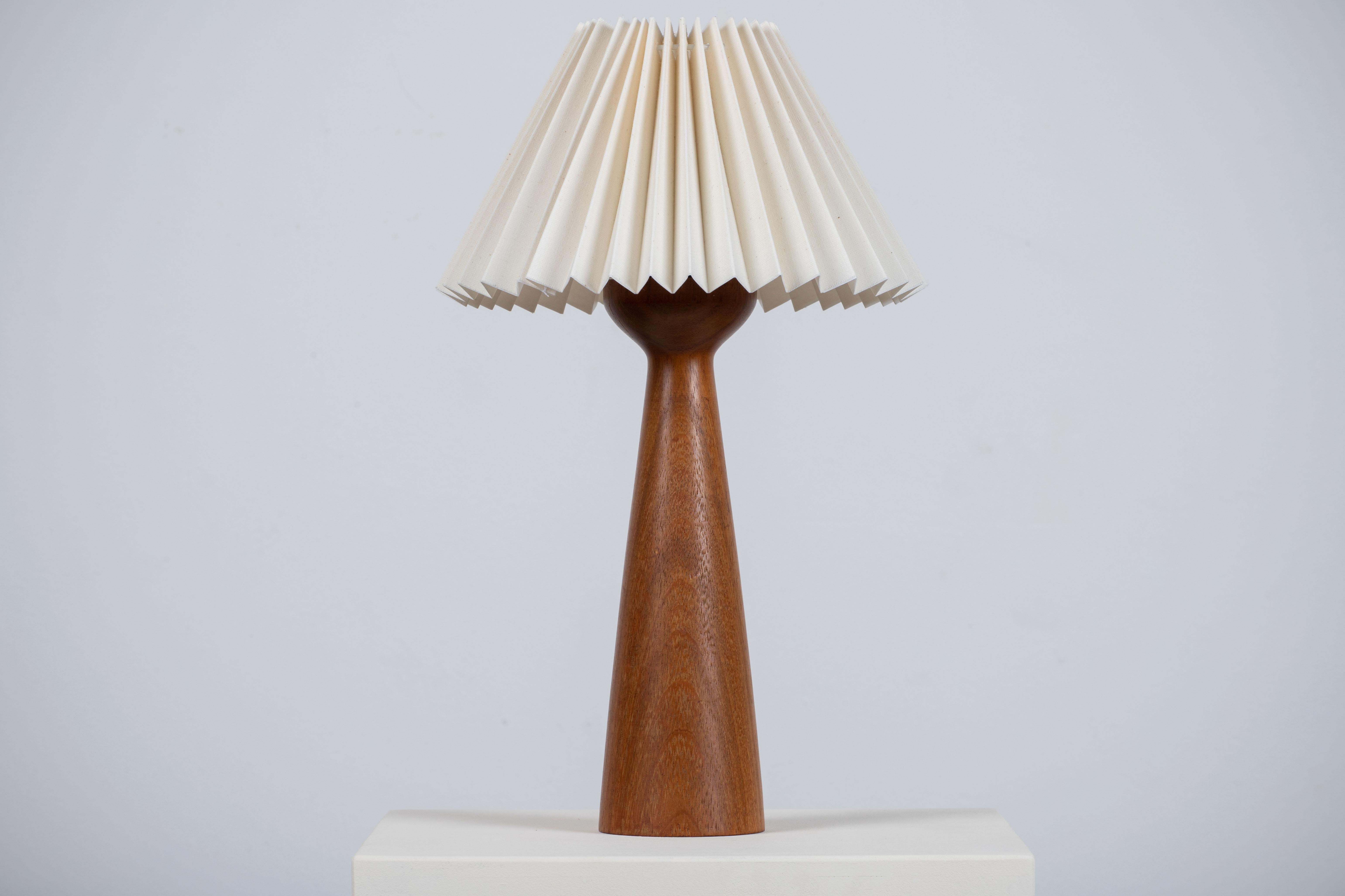 Mid-Century Modern Danish Table Lamp, 1960 For Sale 1