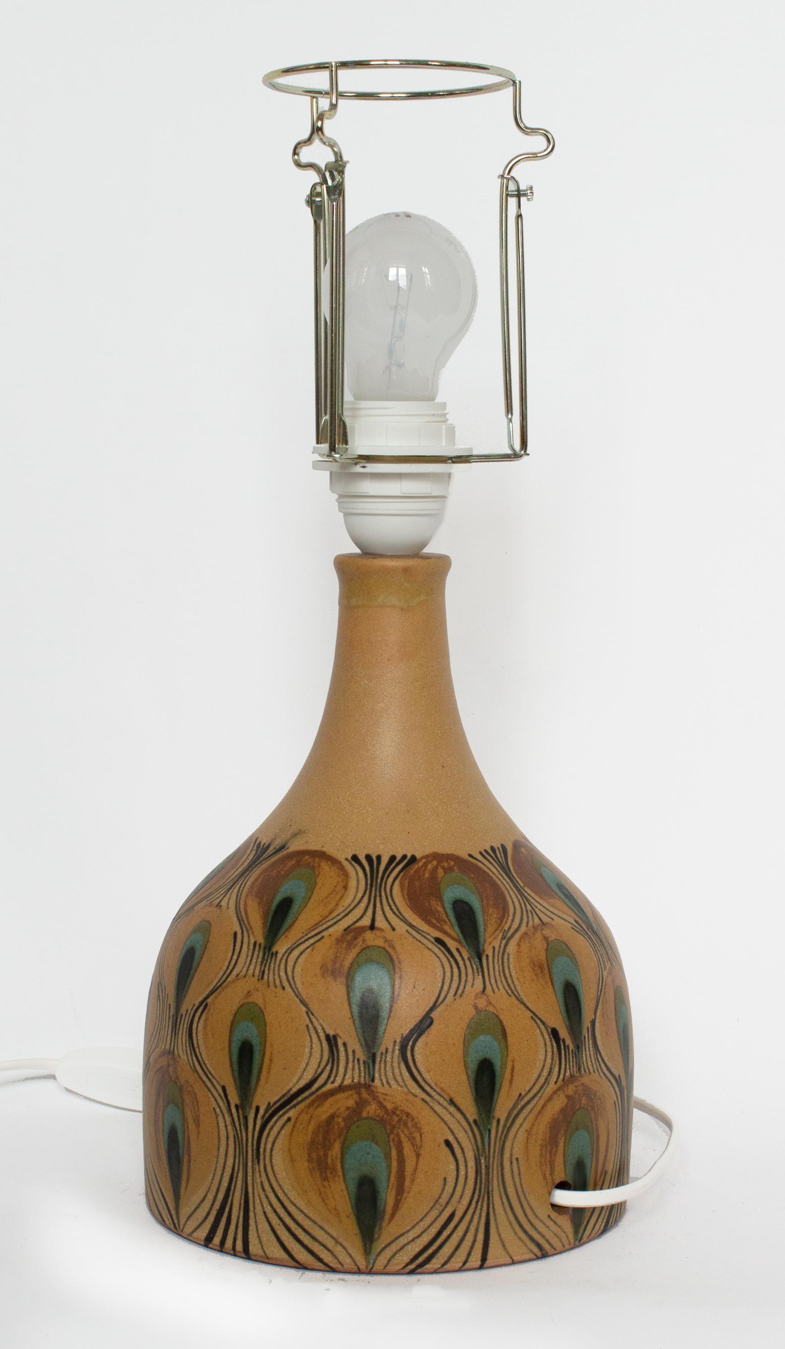 Mid-Century Modern Danish Table Lamp with Peacock Pattern by Margrethe Dybdahl In Good Condition For Sale In Stockholm, SE