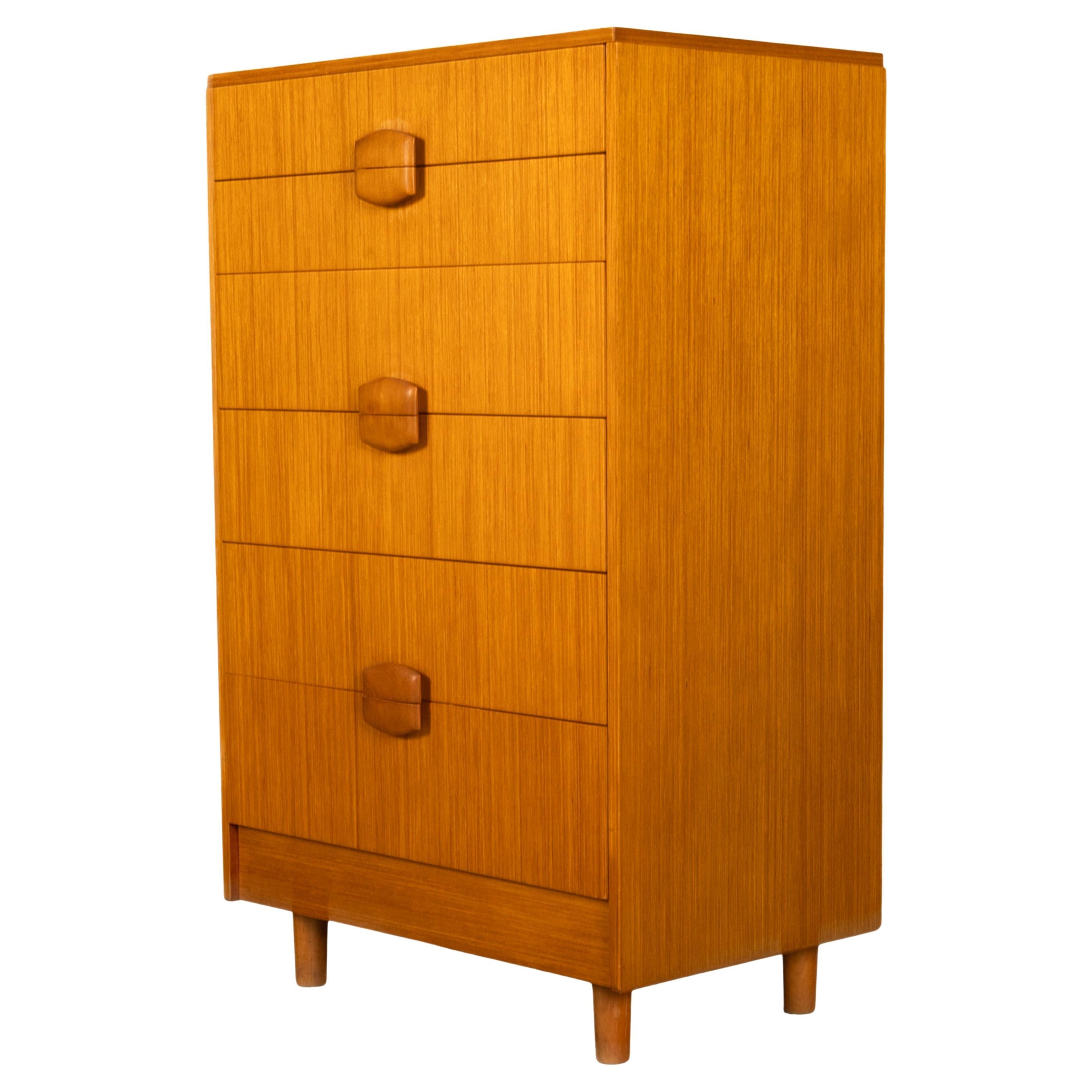 A good Mid Century Modern teak tall Danish style chest of drawers/ dresser, circa 1960.

This very stylish dresser is in excellent condition, it is made of straight grain teak, the tall chest has six graduated drawers, providing significant storage,