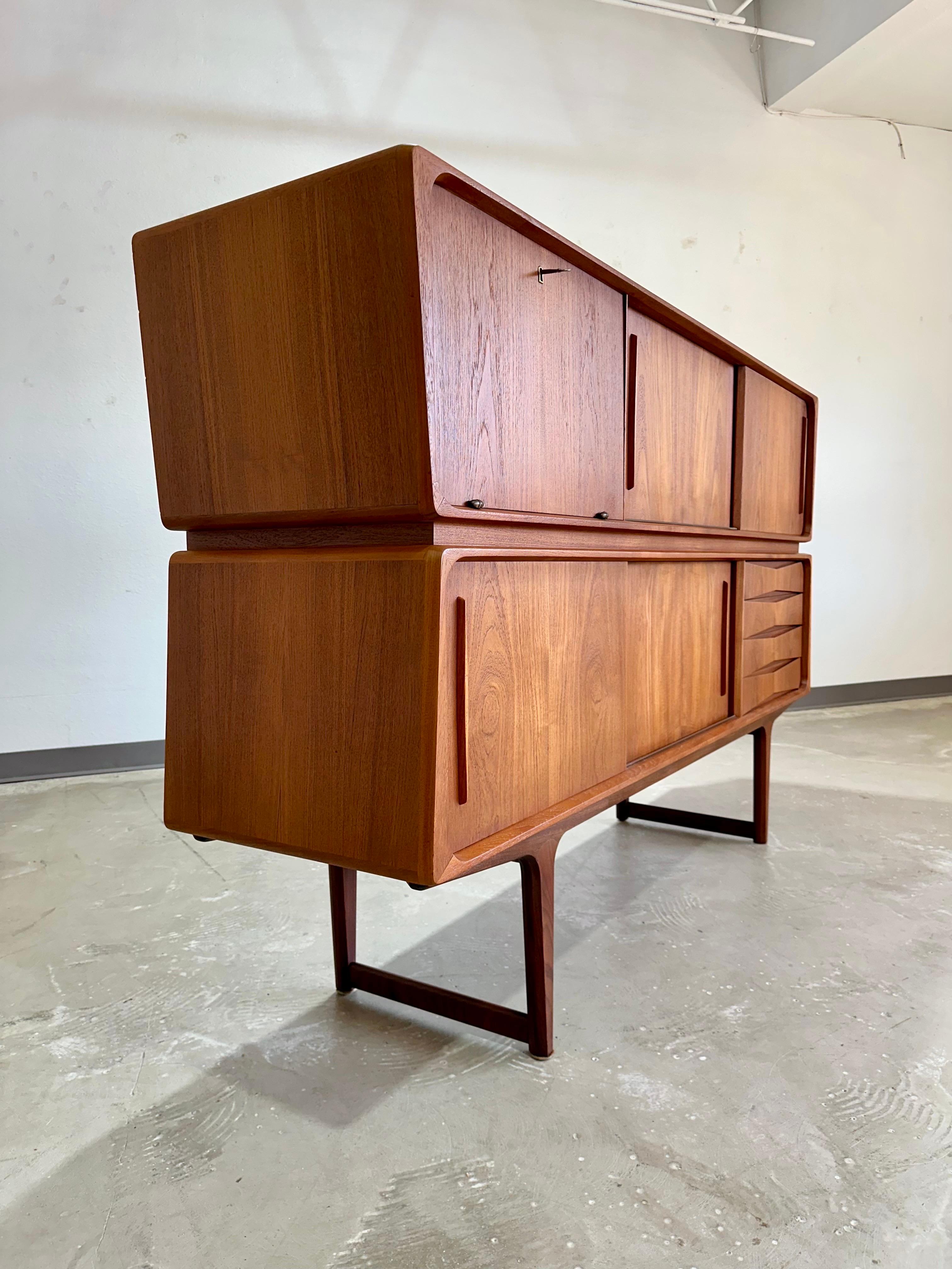 Mid Century Modern Danish Teak Atomic Sideboard Bar Cabinet c.1950’s, Refinished 5