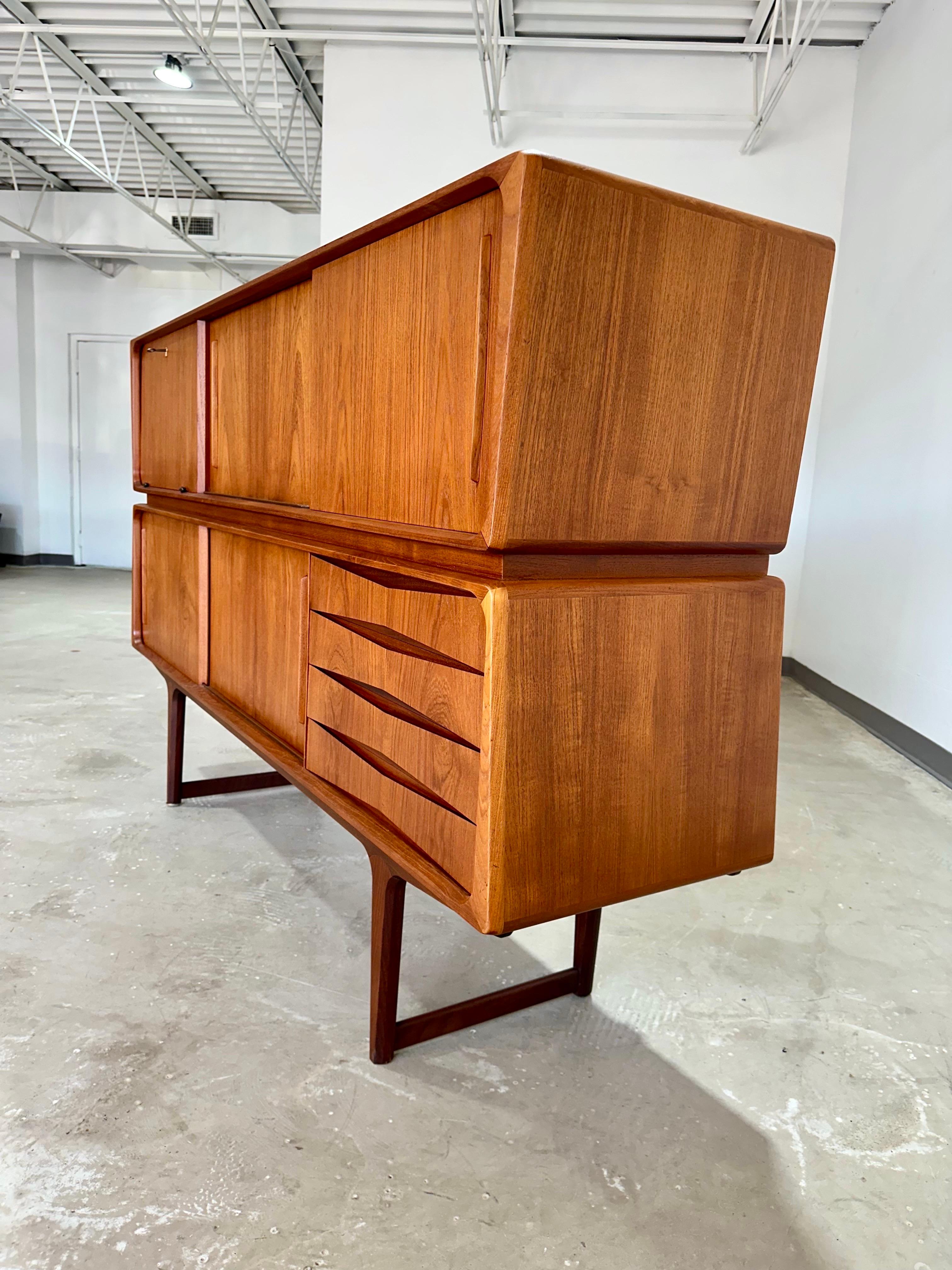 Mid Century Modern Danish Teak Atomic Sideboard Bar Cabinet c.1950’s, Refinished 7