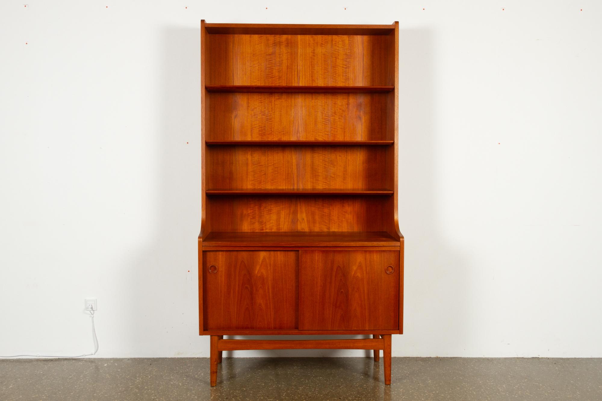 Mid-Century Modern Danish teak bookcase, 1960s
This Classic Scandinavian bookcase was designed by Danish master carpenter Johannes Sorth for Nexø Møbelfabrik, Bornholm in 1956. The idea was to combine a cabinet and a book case, and it was an