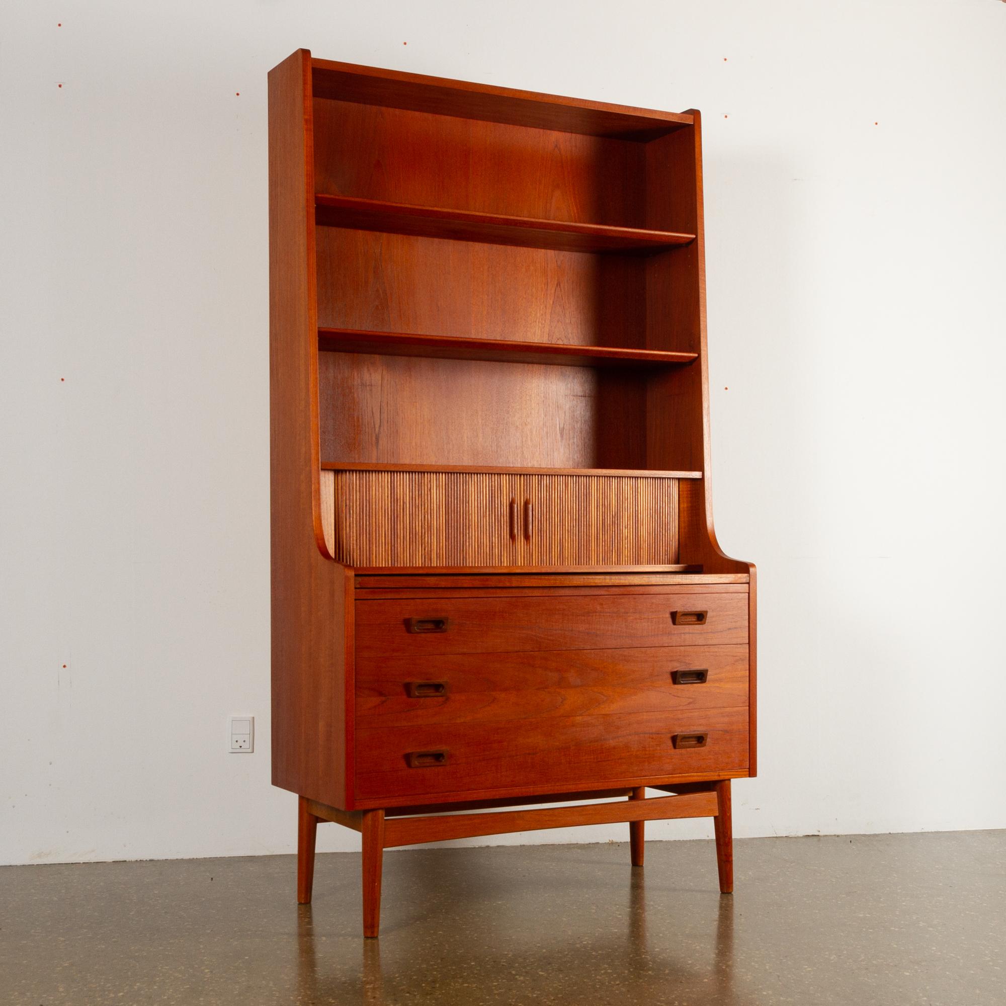 Mid-Century Modern Danish Teak Bookcase, 1960s In Good Condition In Asaa, DK