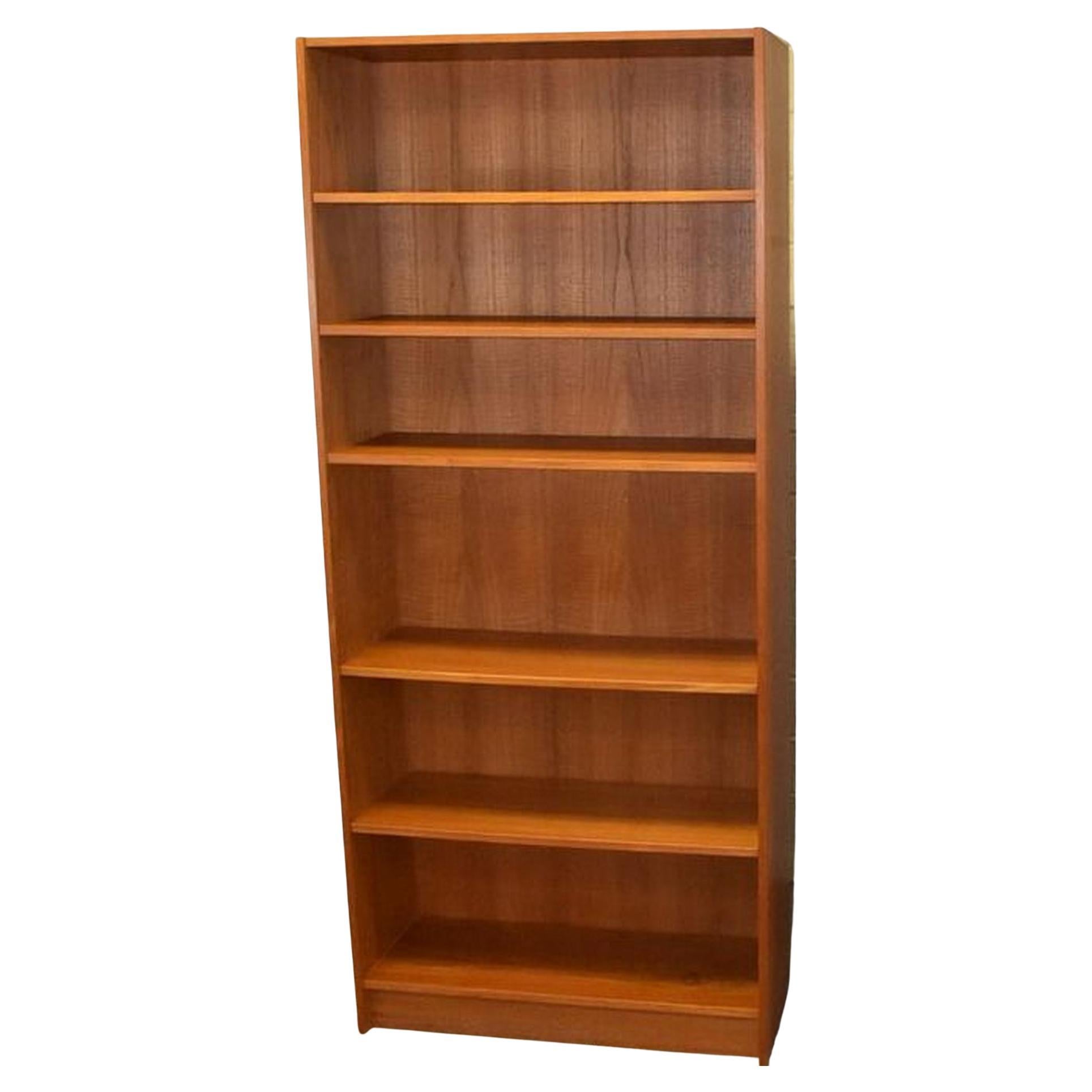 Modernes dänisches Teakholz-Bücherregal aus der Jahrhundertmitte Domino Mobler im Angebot