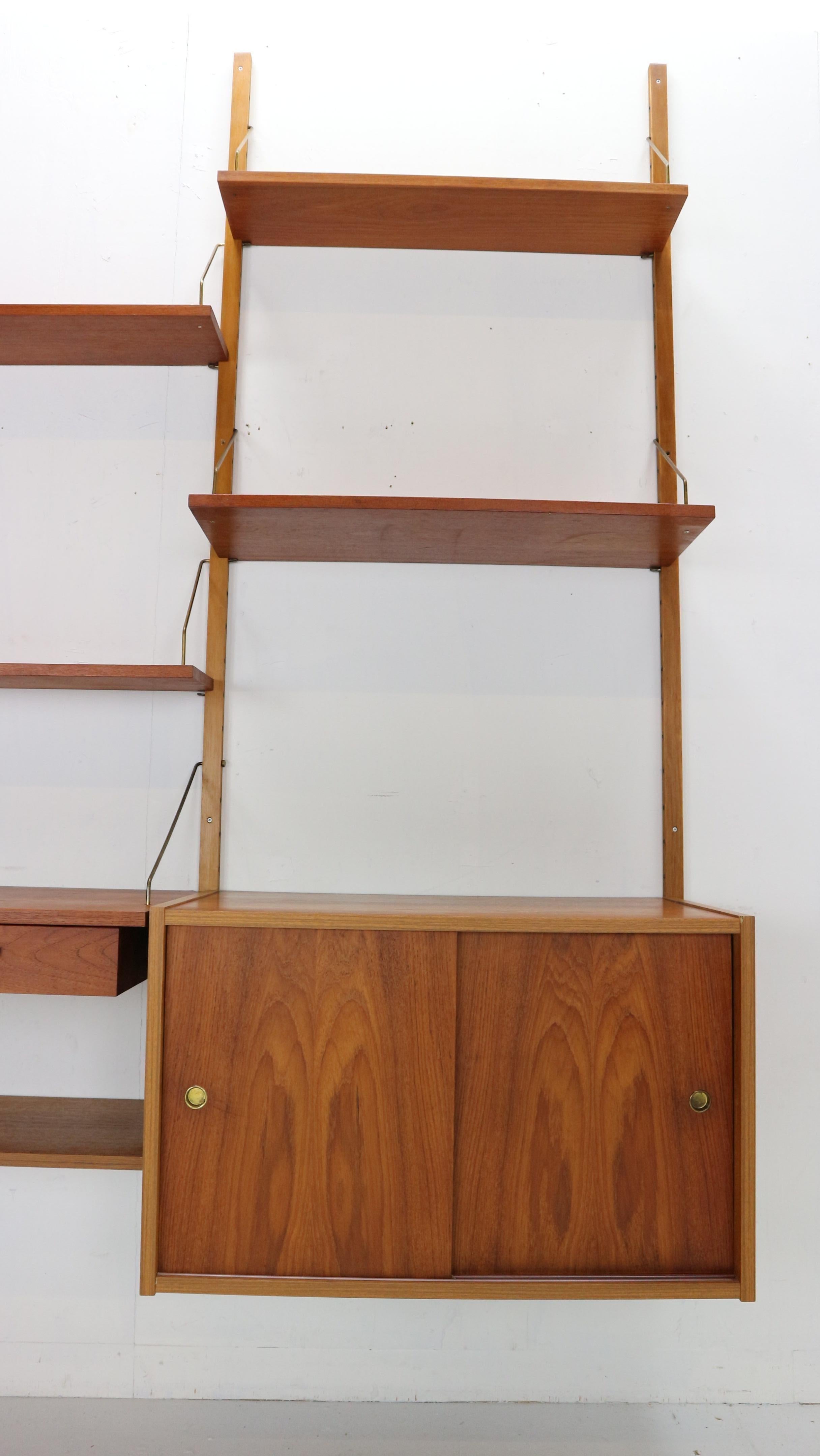 Mid-Century Modern Danish Teak and Brass Modular Wall Shelving Unit, 1960s In Good Condition In The Hague, NL