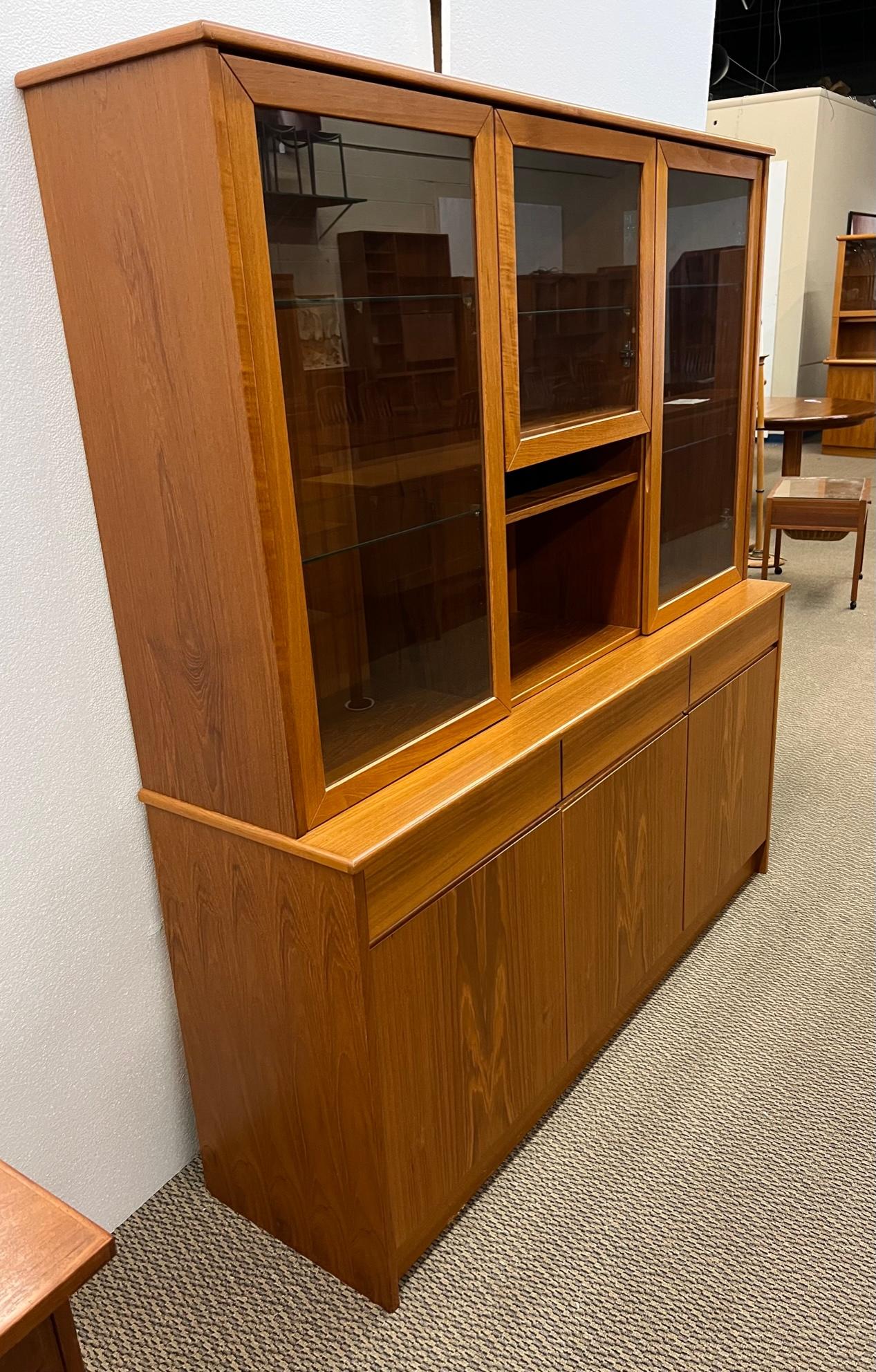 Mid-Century Modern Danish Teak Buffet Hutch Display China Cabinet with Lights 2