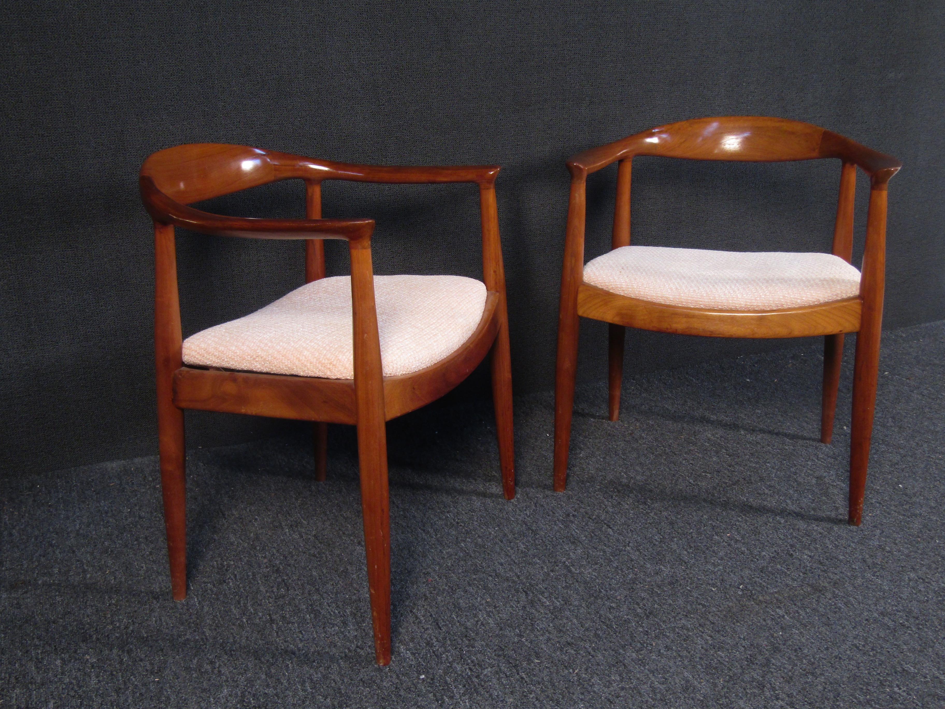 Unknown Mid-Century Hans Wegner style Walnut Chairs