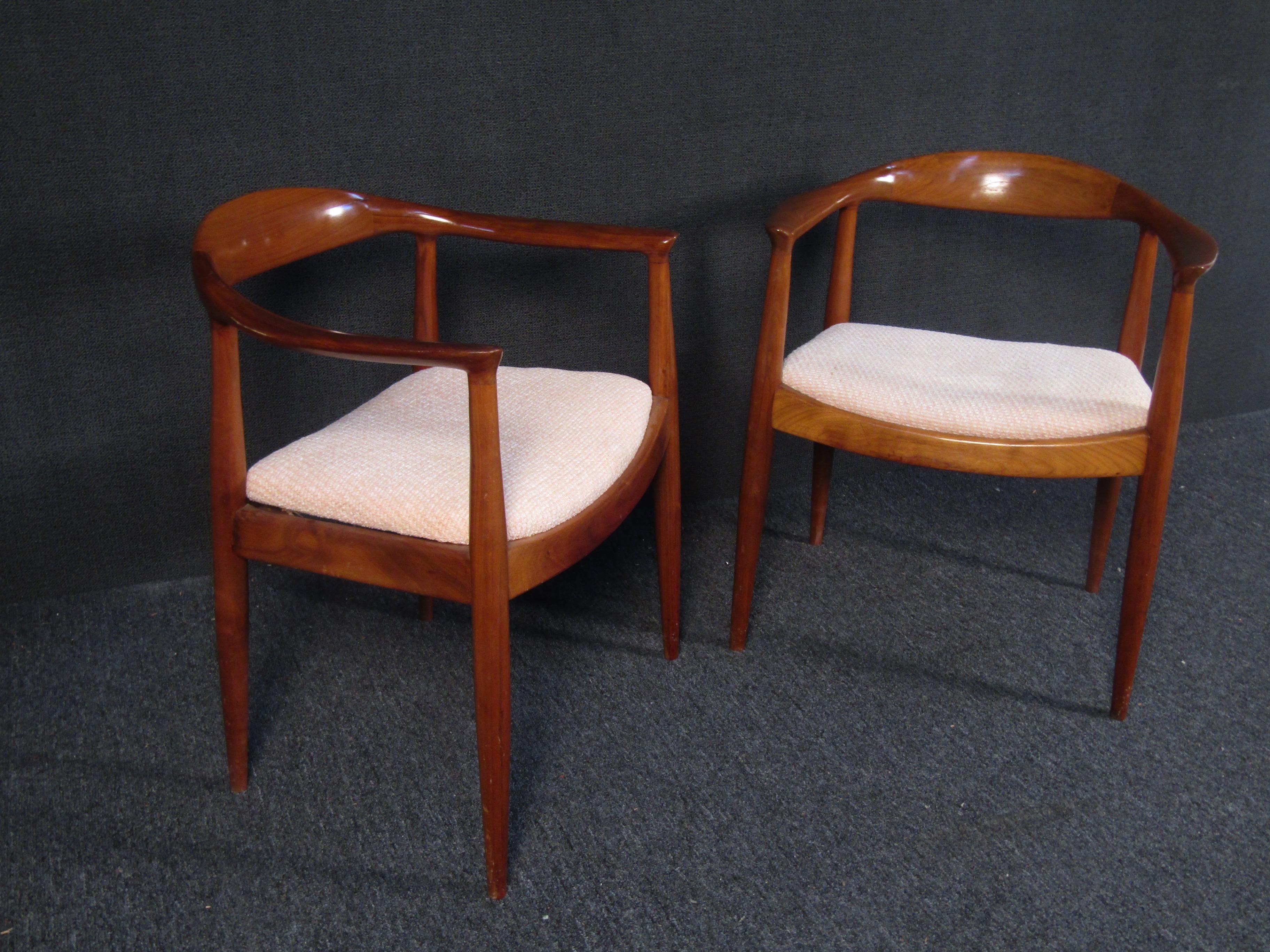 Mid-Century Hans Wegner style Walnut Chairs In Good Condition In Brooklyn, NY