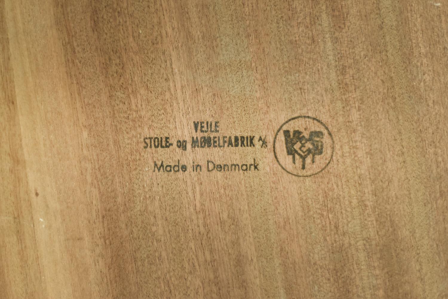 Teck Table basse danoise moderne du milieu du siècle en teck par H. Kjærnulf pour Vejle Møbelfabrik en vente