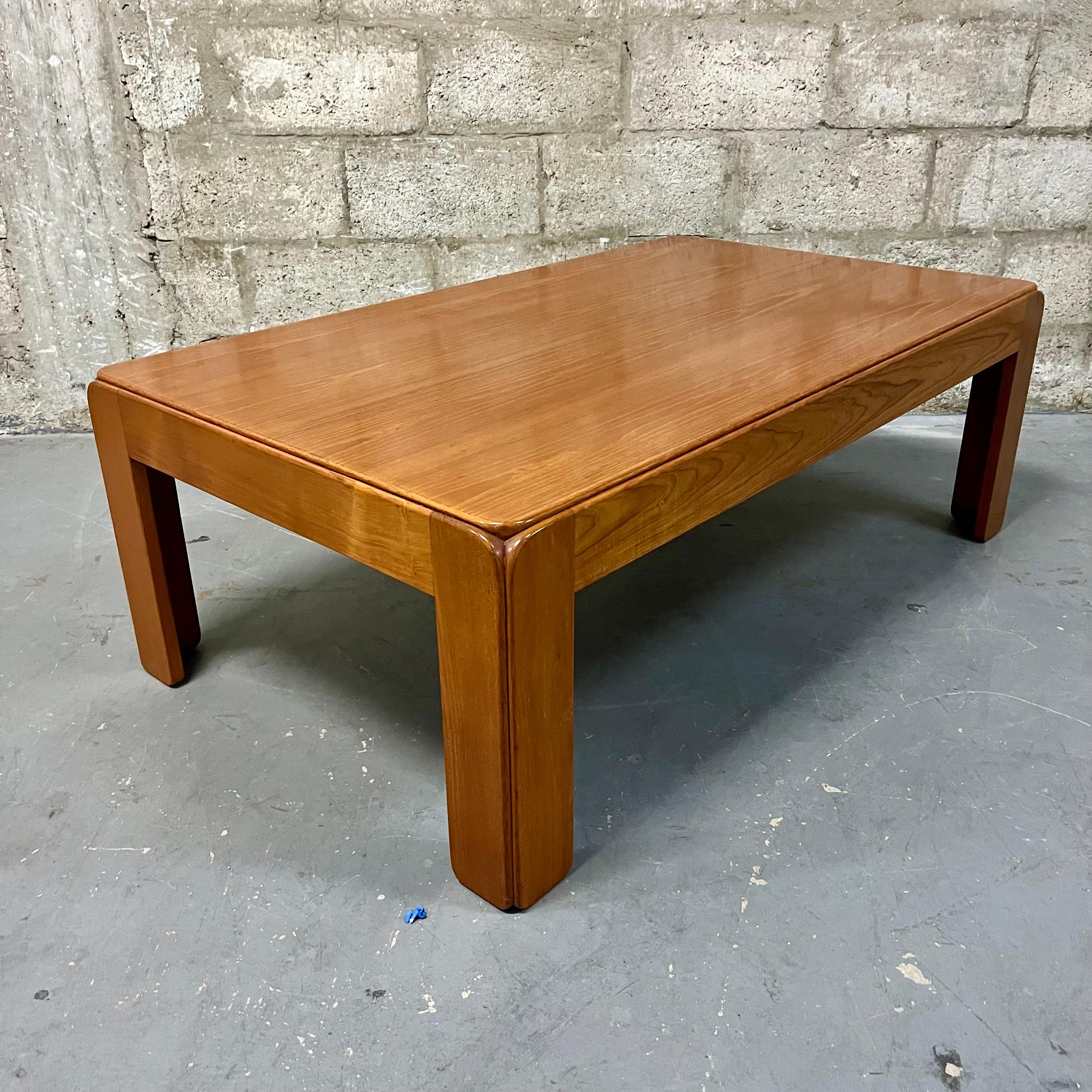 Mid-Century Modern Danish Teak Coffee Table by Niels Eilersen. Circa 1970s In Good Condition For Sale In Miami, FL
