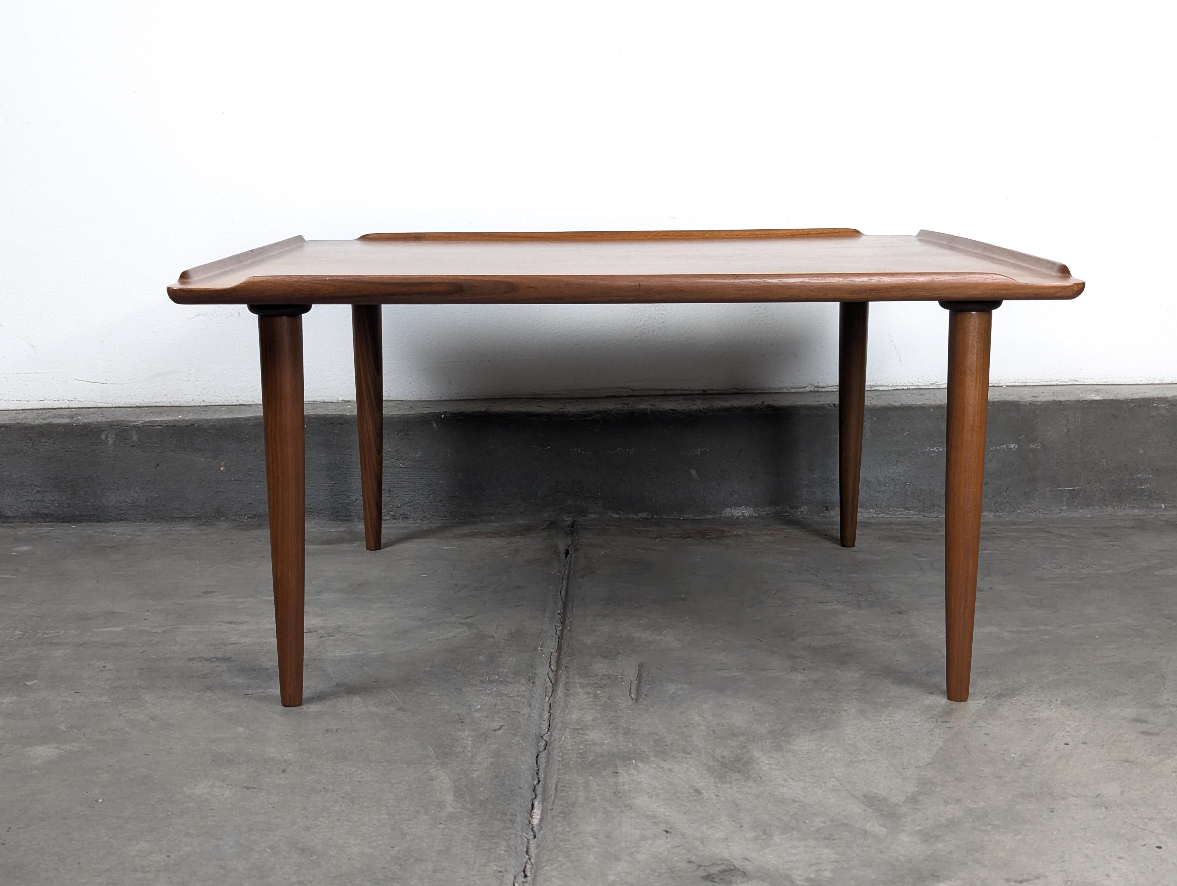 Moderner dänischer Teakholz-Couchtisch aus der Mitte des Jahrhunderts von Poul Jensen für Selig, ca. 1960er Jahre im Angebot 5