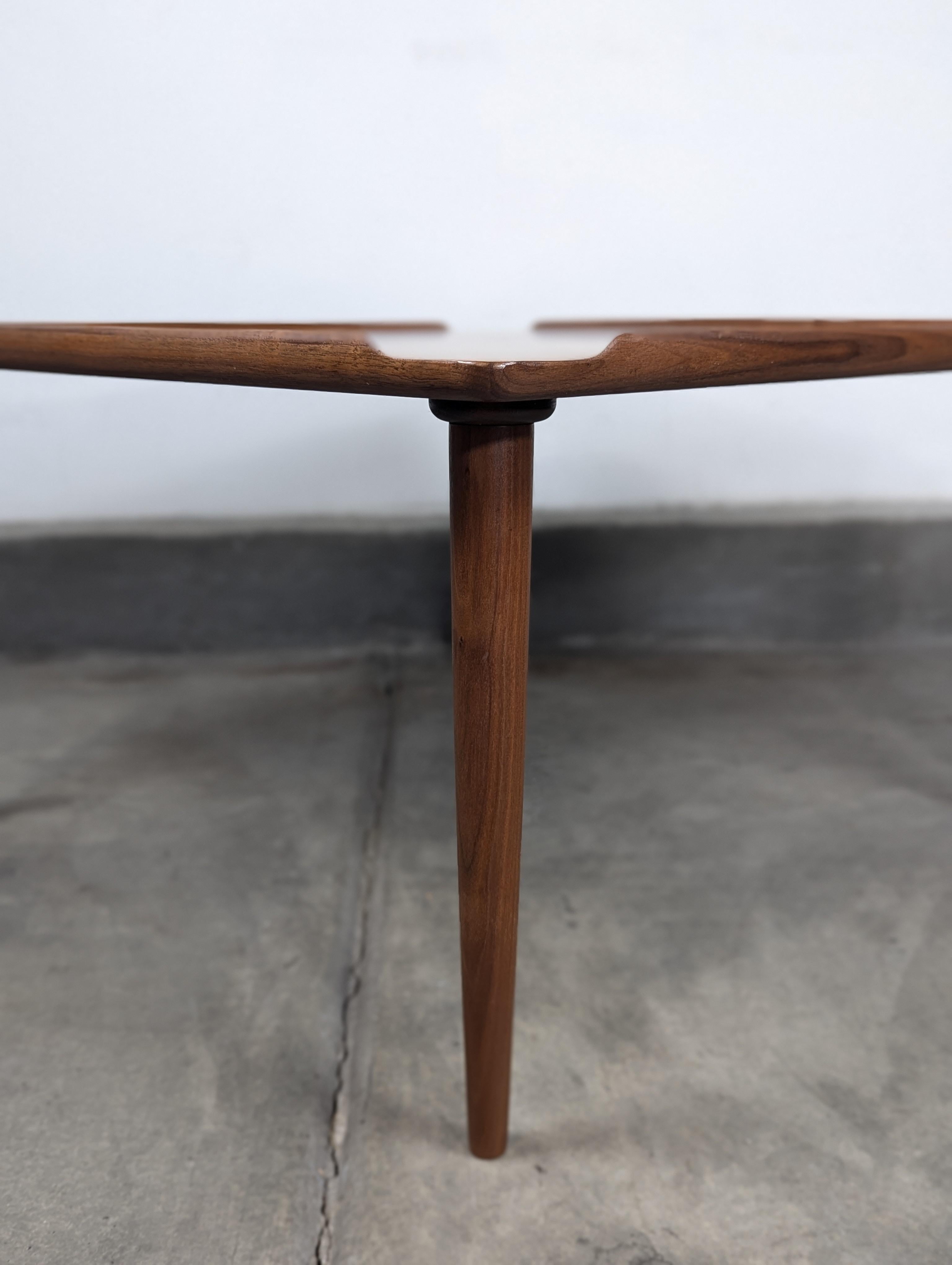 Moderner dänischer Teakholz-Couchtisch aus der Mitte des Jahrhunderts von Poul Jensen für Selig, ca. 1960er Jahre im Angebot 7