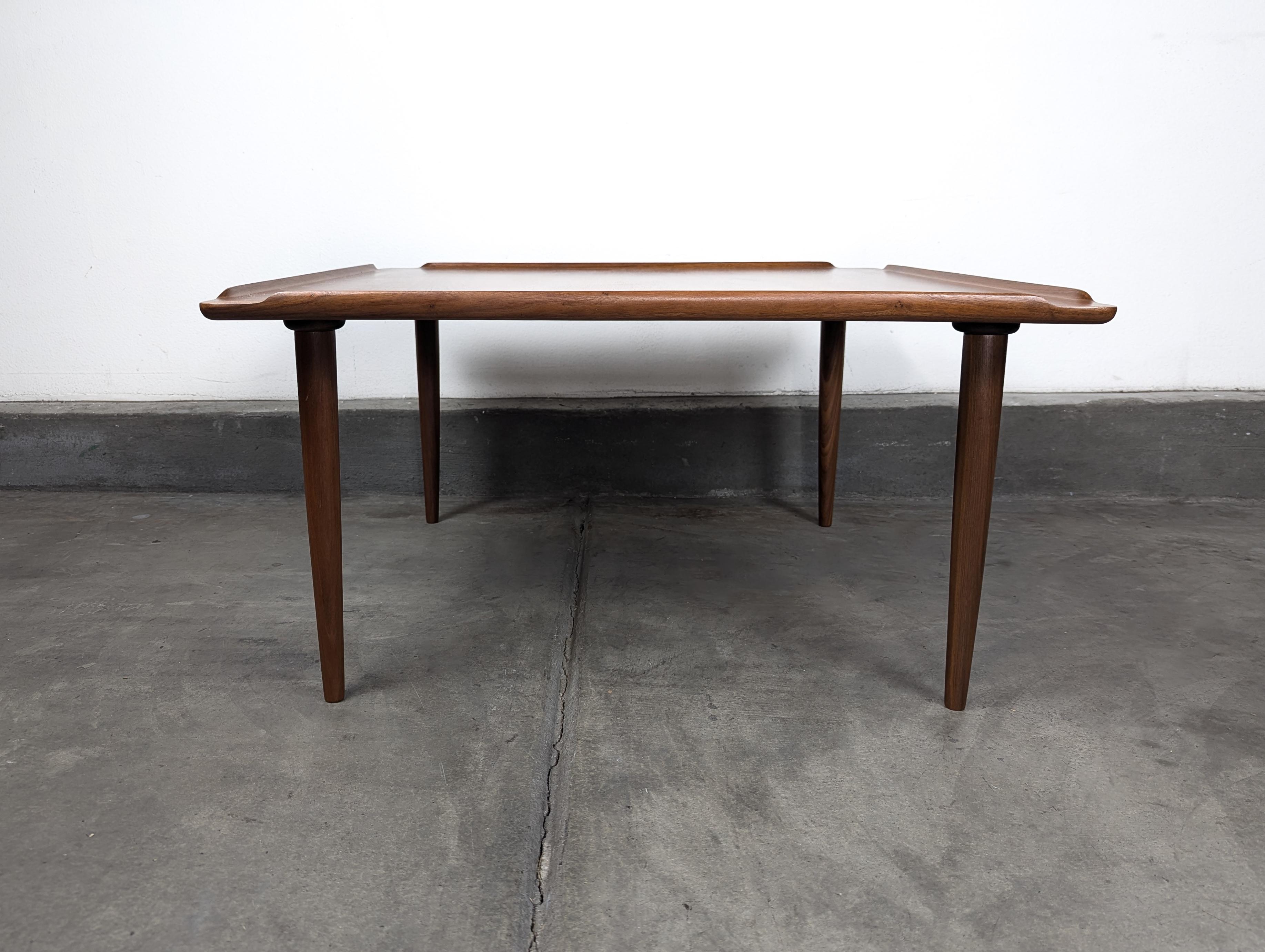 Moderner dänischer Teakholz-Couchtisch aus der Mitte des Jahrhunderts von Poul Jensen für Selig, ca. 1960er Jahre (Moderne der Mitte des Jahrhunderts) im Angebot