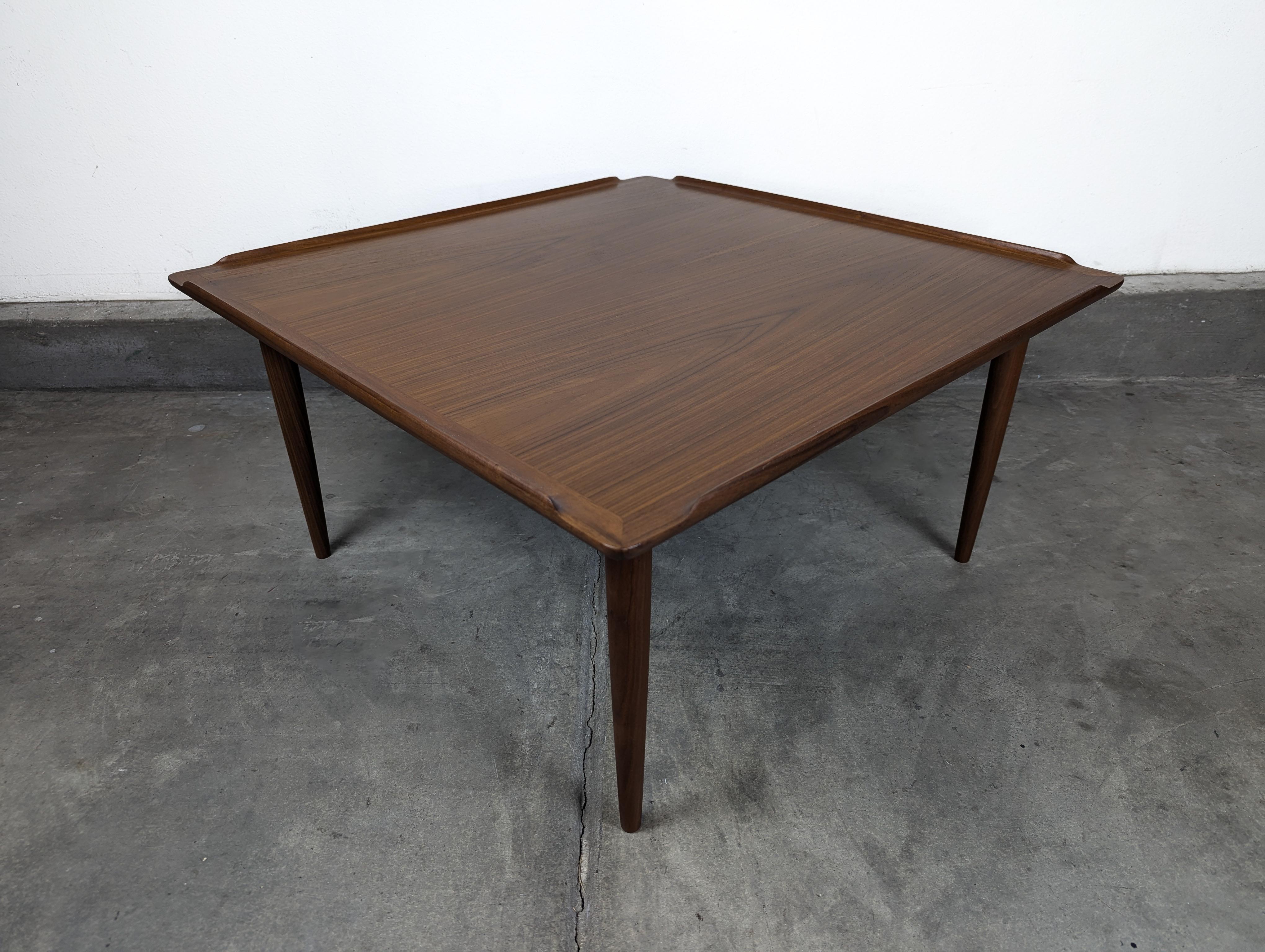 Moderner dänischer Teakholz-Couchtisch aus der Mitte des Jahrhunderts von Poul Jensen für Selig, ca. 1960er Jahre (Dänisch) im Angebot