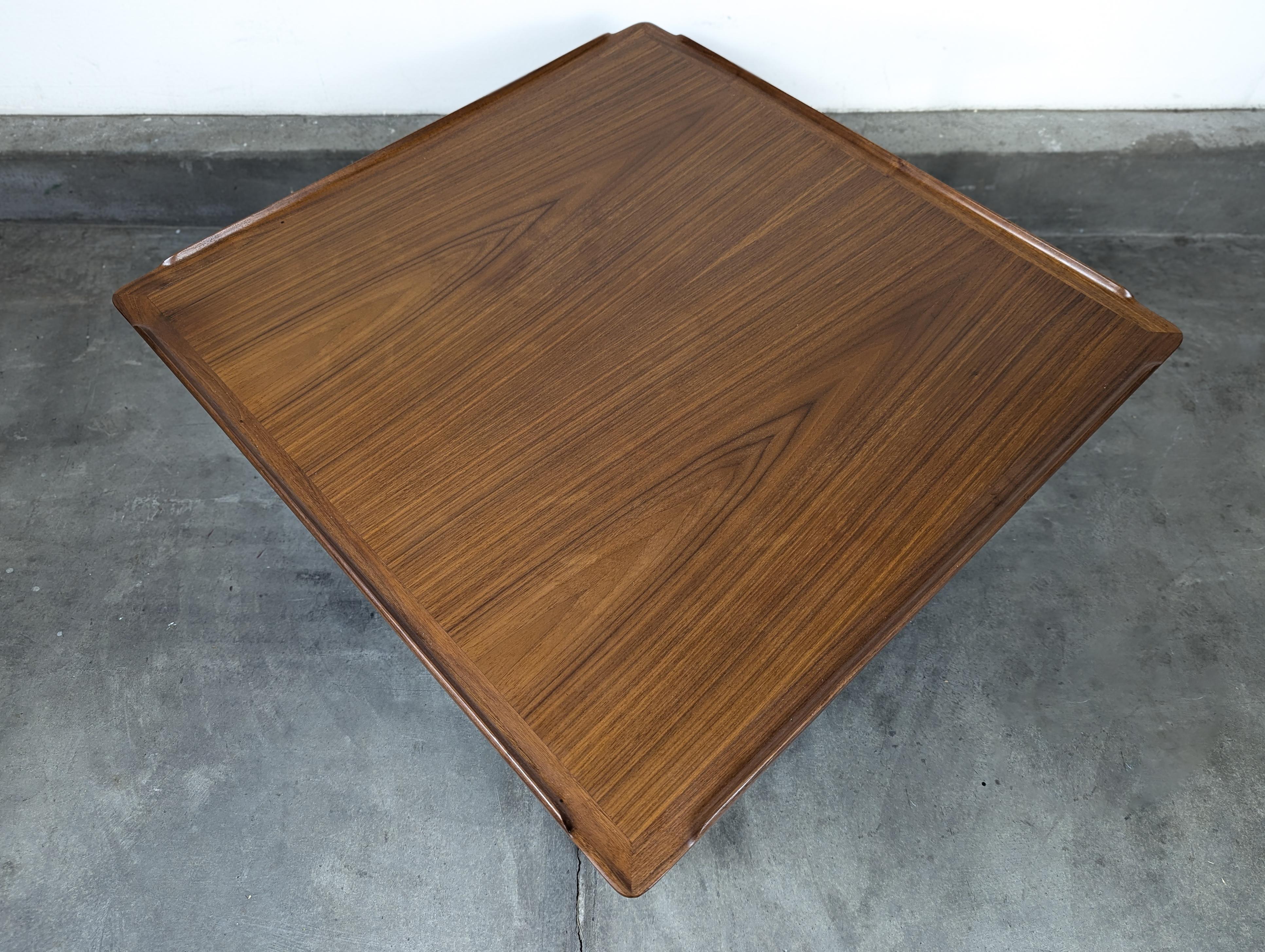 Moderner dänischer Teakholz-Couchtisch aus der Mitte des Jahrhunderts von Poul Jensen für Selig, ca. 1960er Jahre im Angebot 1