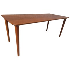 Mesa de centro de teca danesa moderna de mediados de siglo