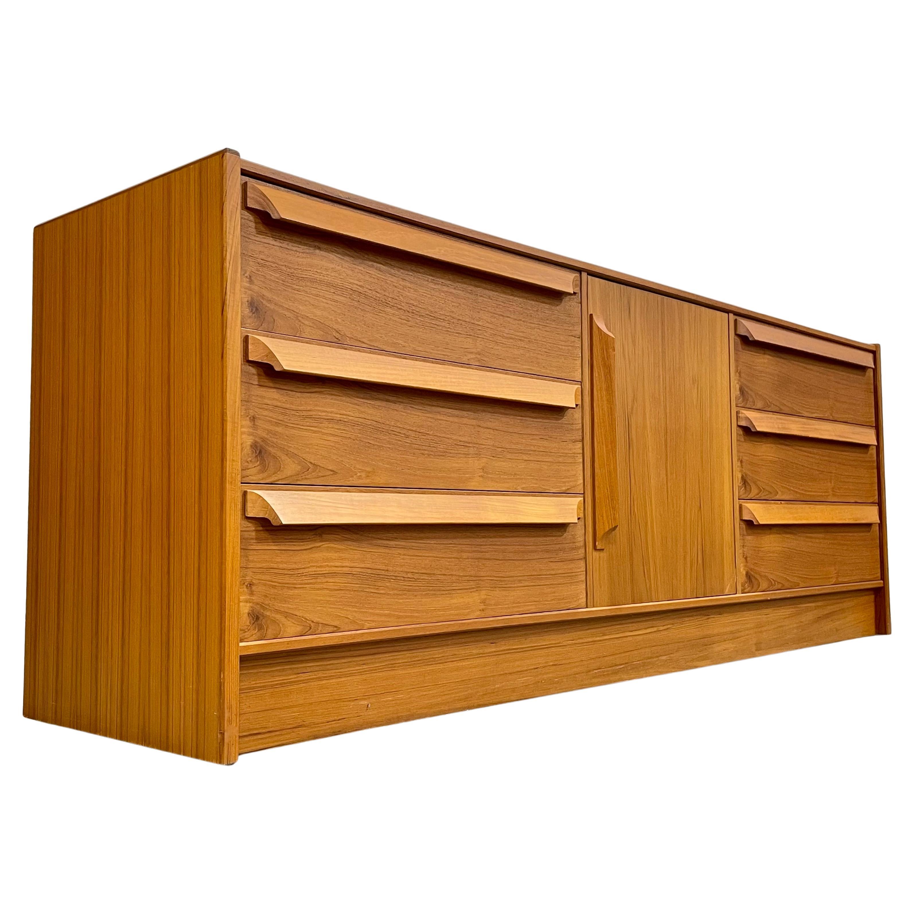Credenza in teak danese moderna di metà secolo di Skovby Mobelfabrik