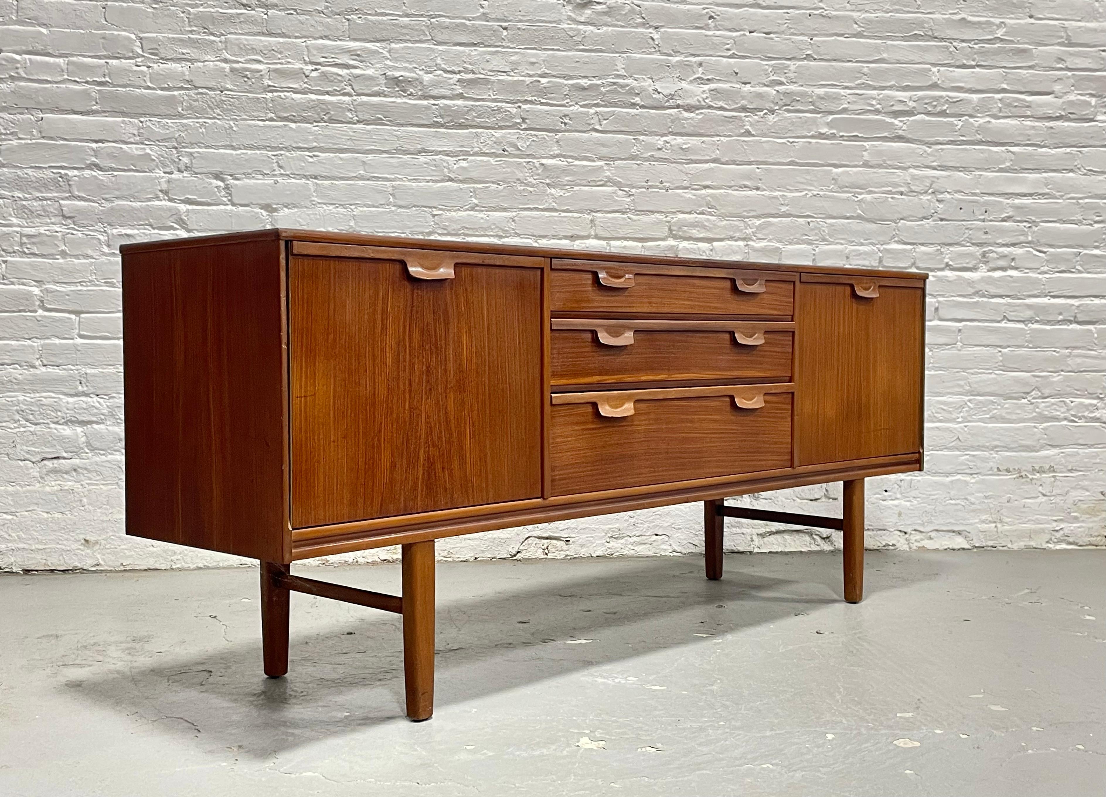 Mid-20th Century Mid-Century Modern Danish Teak Credenza / Media Console, 1960s For Sale