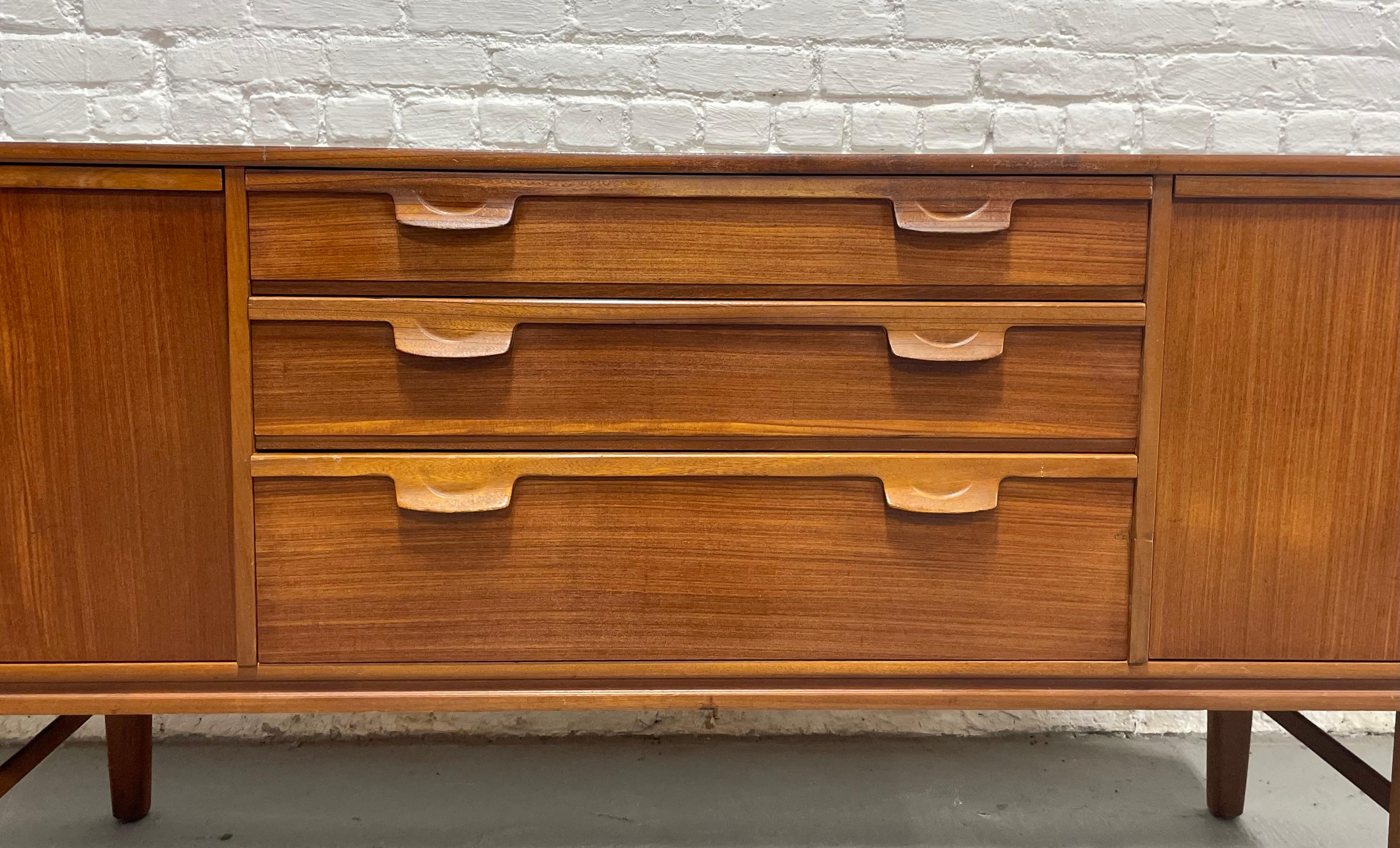 Mid-Century Modern Danish Teak Credenza / Media Console, 1960s For Sale 1