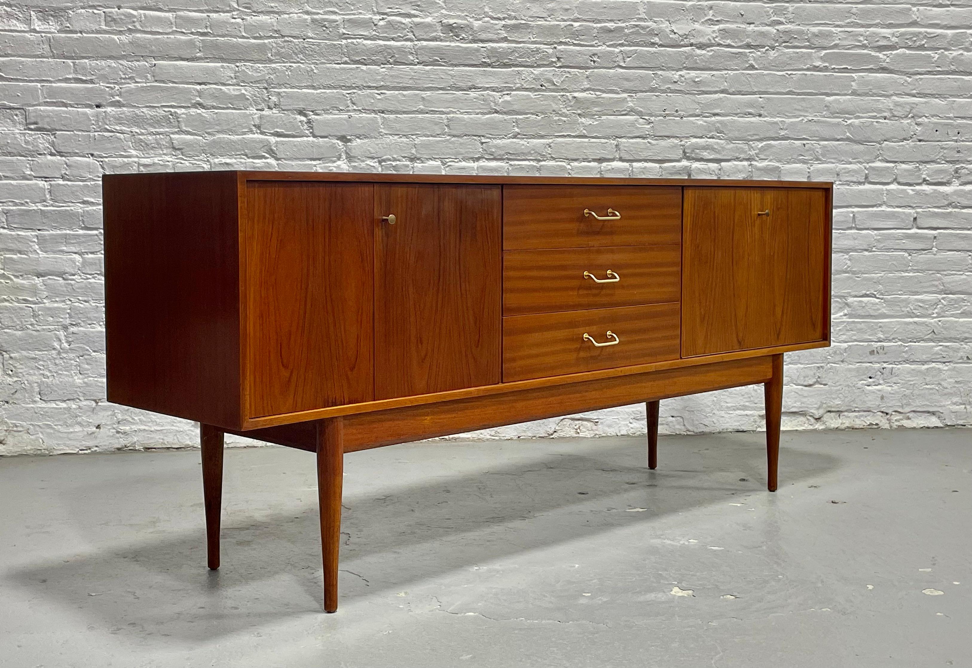 Mid Century Modern Danish Teak Credenza / Media Console, c. 1960s For Sale 6