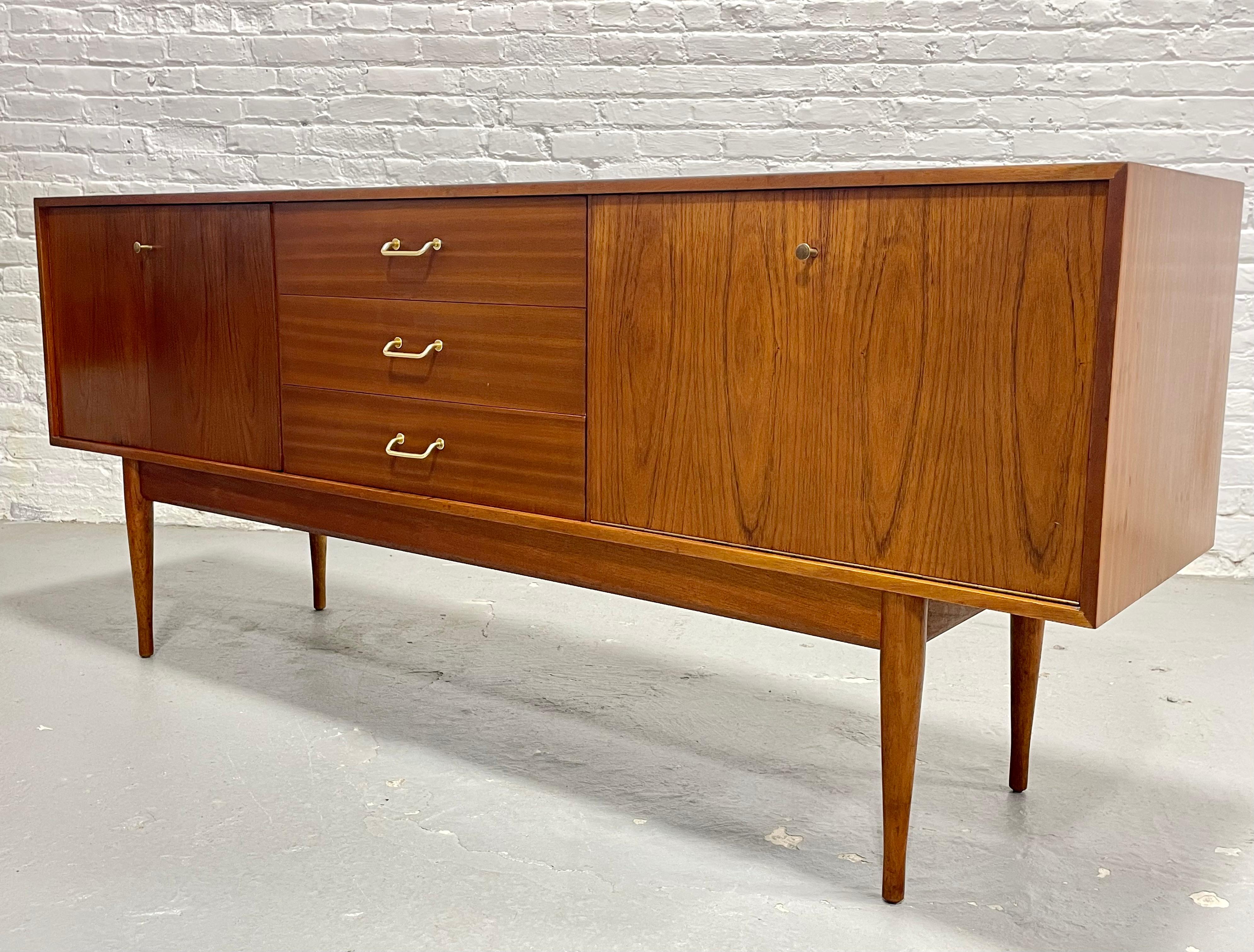 Mid Century Modern Danish Teak Credenza / Media Console, c. 1960s For Sale 11