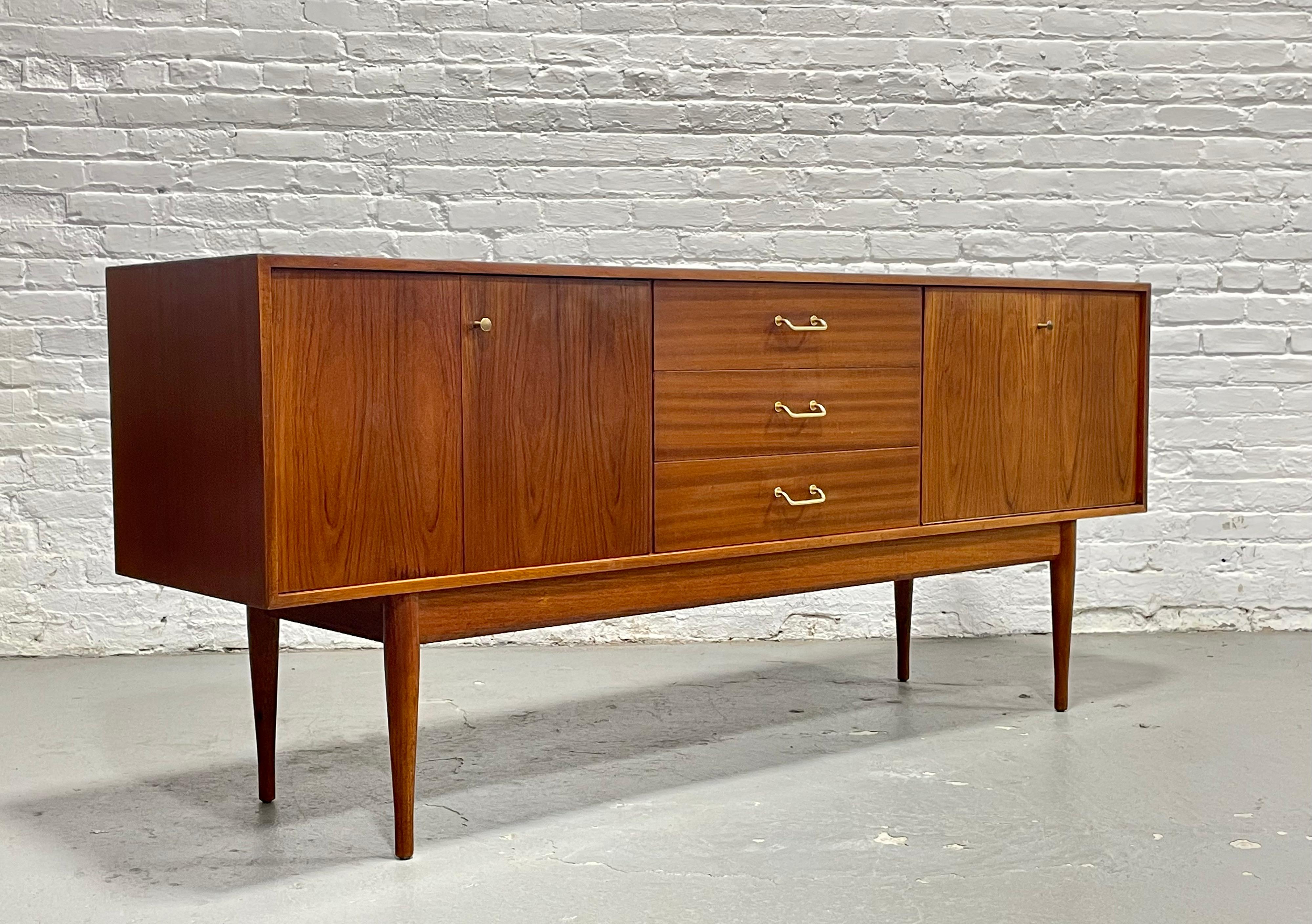 Mid-Century Modern Mid Century Modern Danish Teak Credenza / Media Console, c. 1960s For Sale