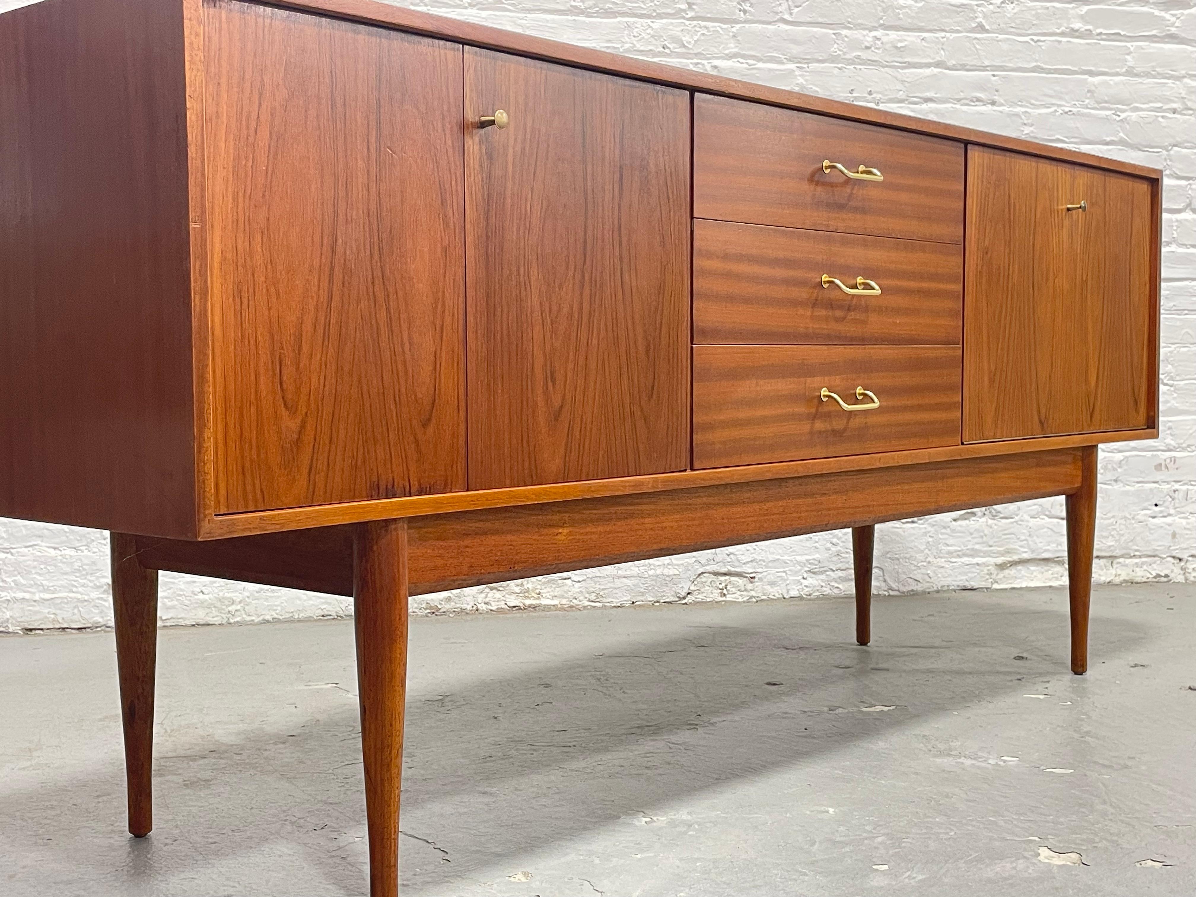 Mid Century Modern Danish Teak Credenza / Media Console, c. 1960s For Sale 1